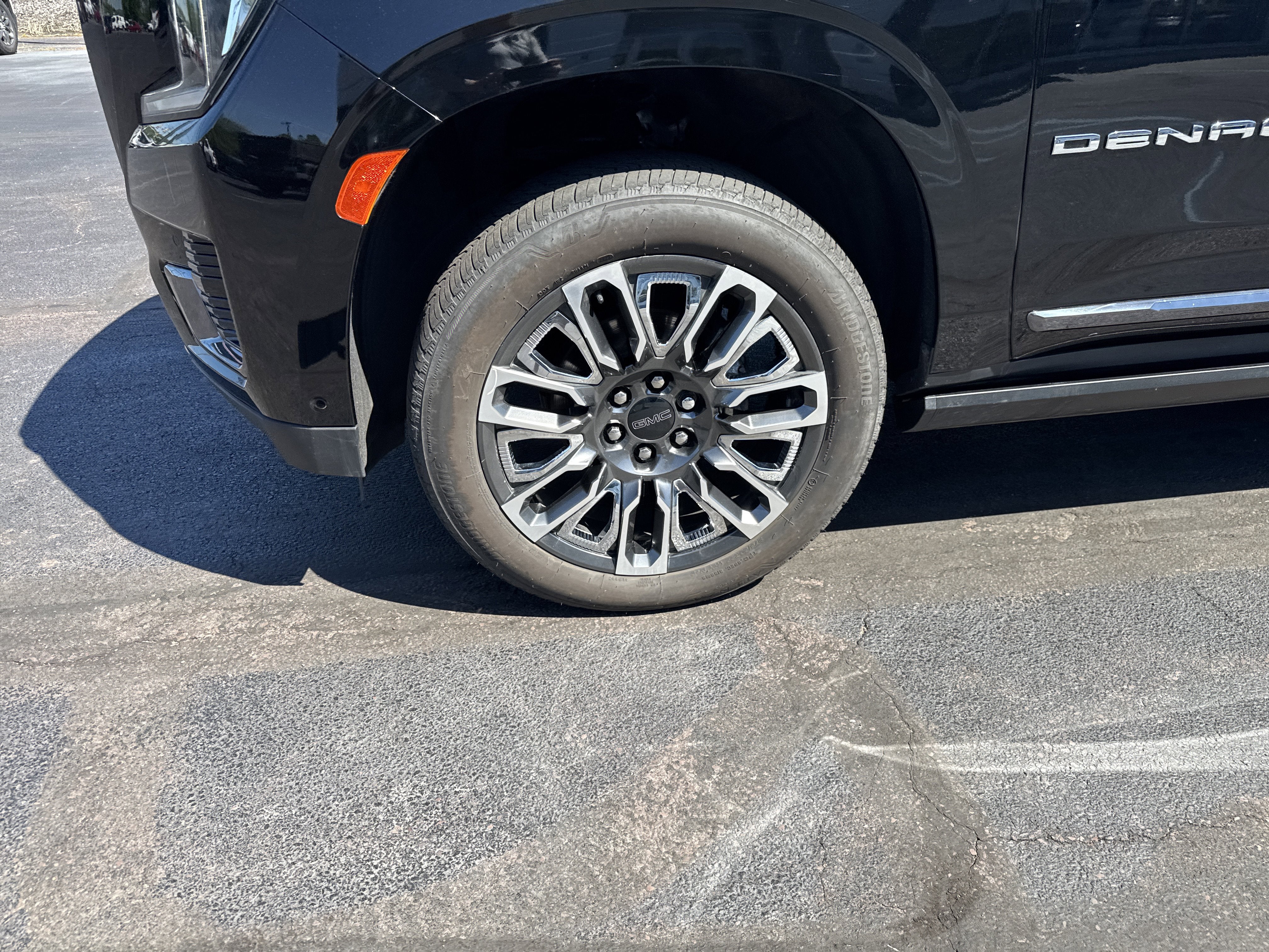 2023 GMC Yukon Denali Ultimate