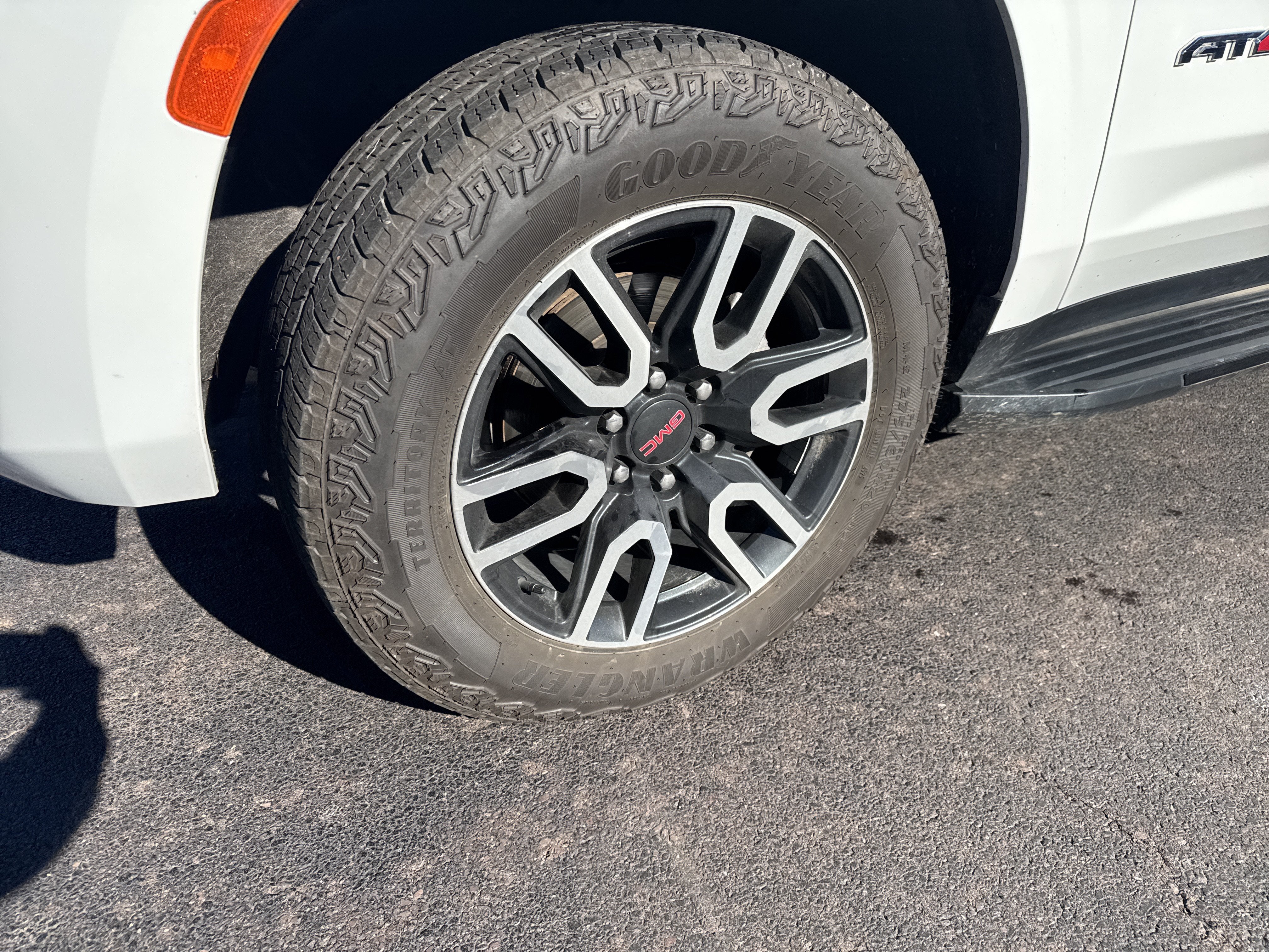 2023 GMC Yukon XL AT4
