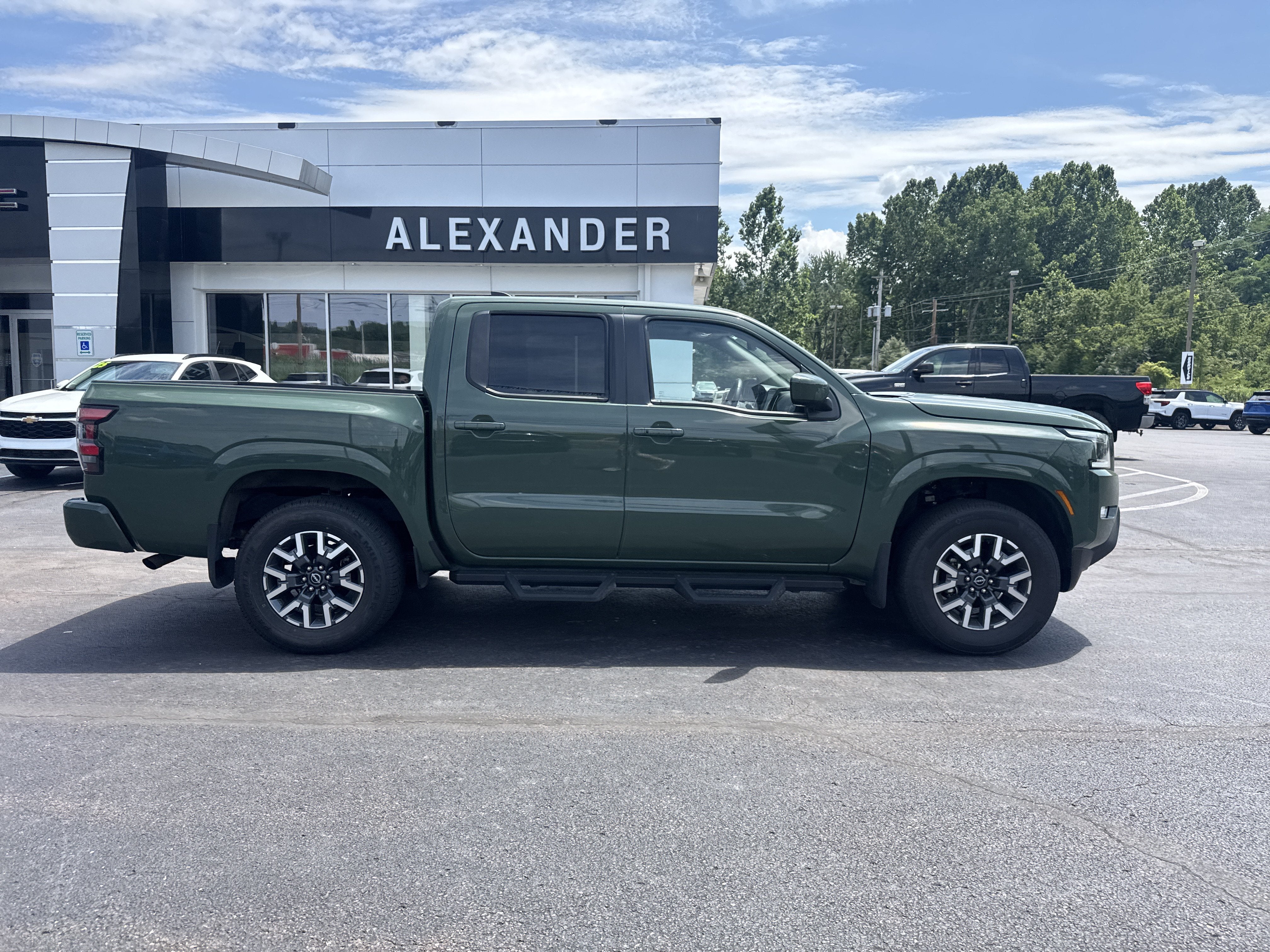 2024 Nissan Frontier Crew Cab SL 4x4