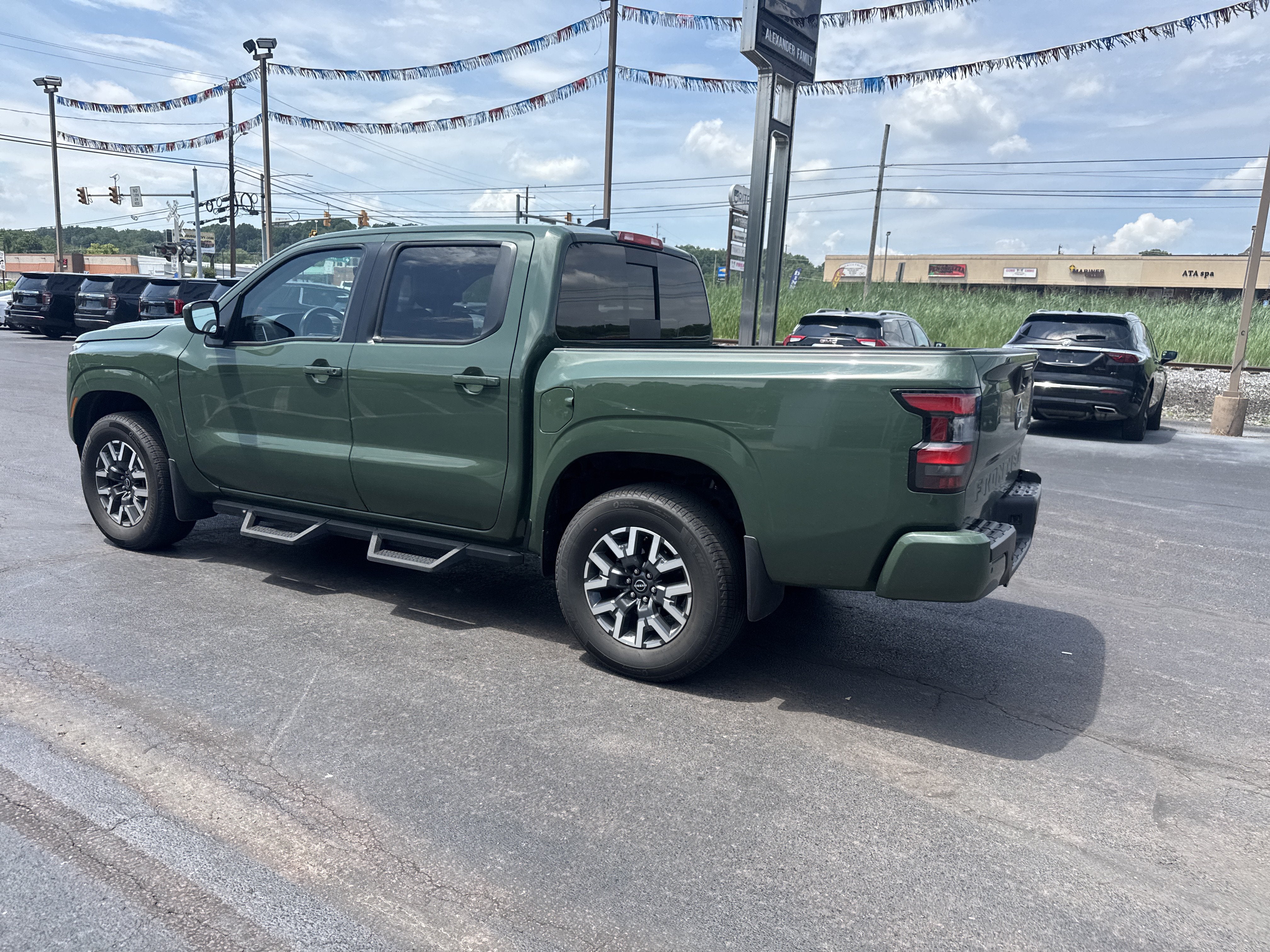 2024 Nissan Frontier Crew Cab SL 4x4