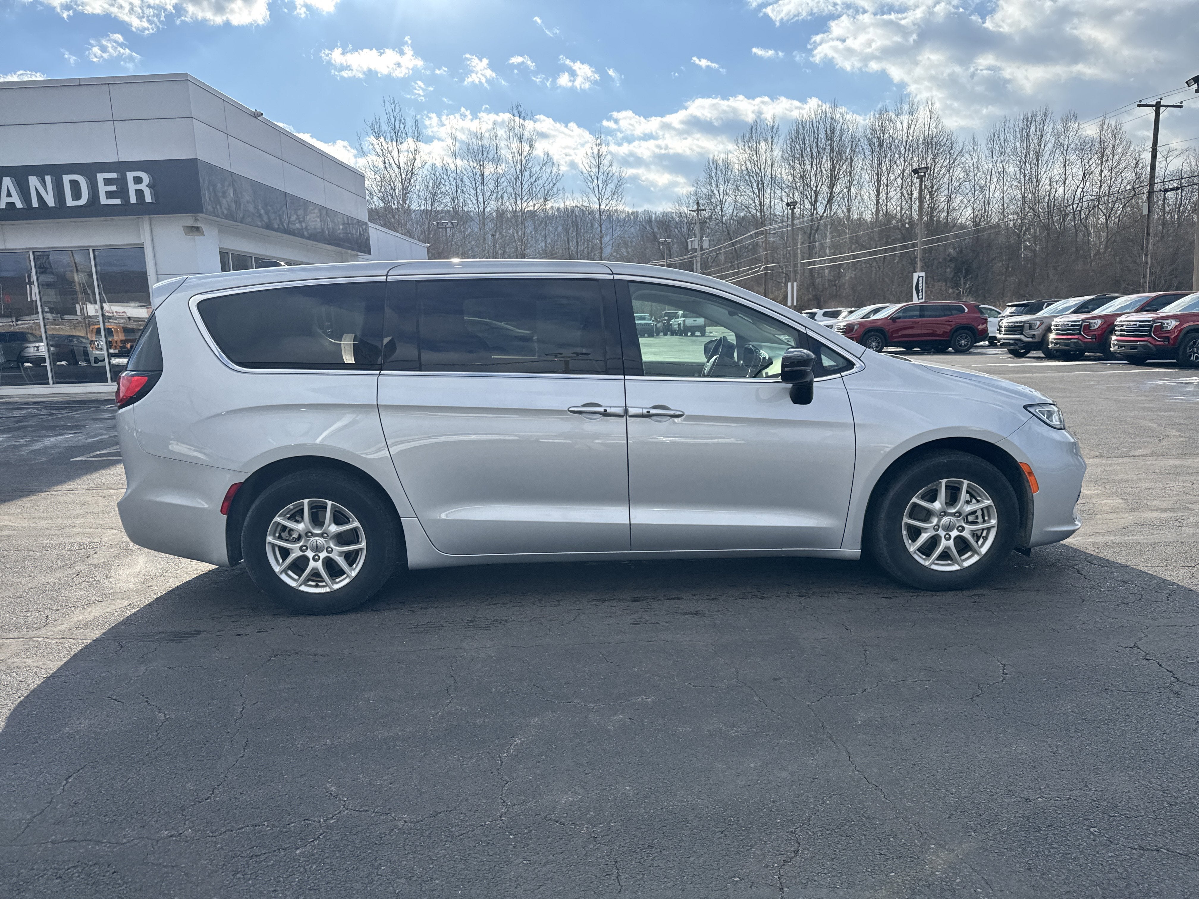 2024 Chrysler Pacifica Touring L