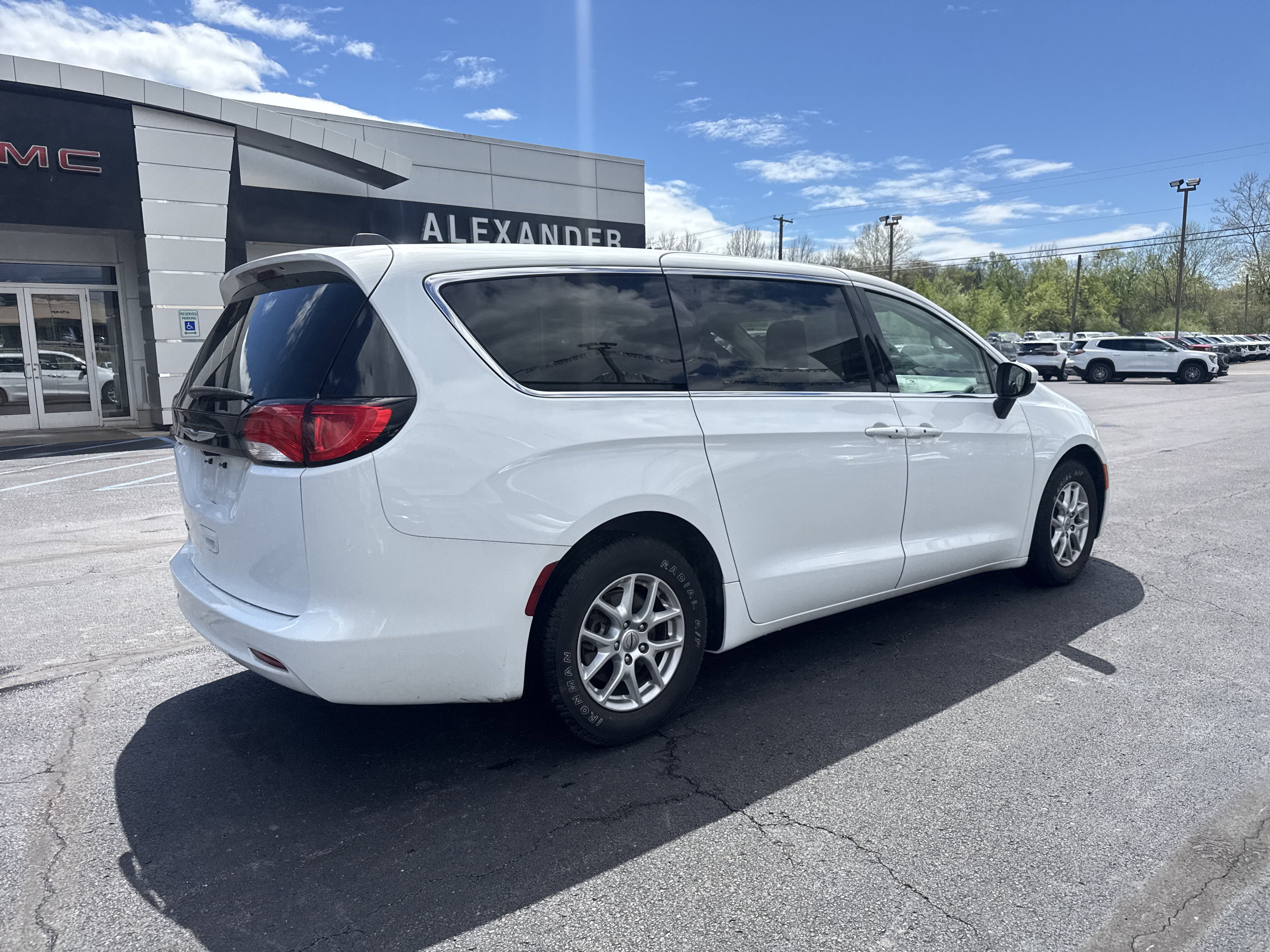 2023 Chrysler Voyager LX