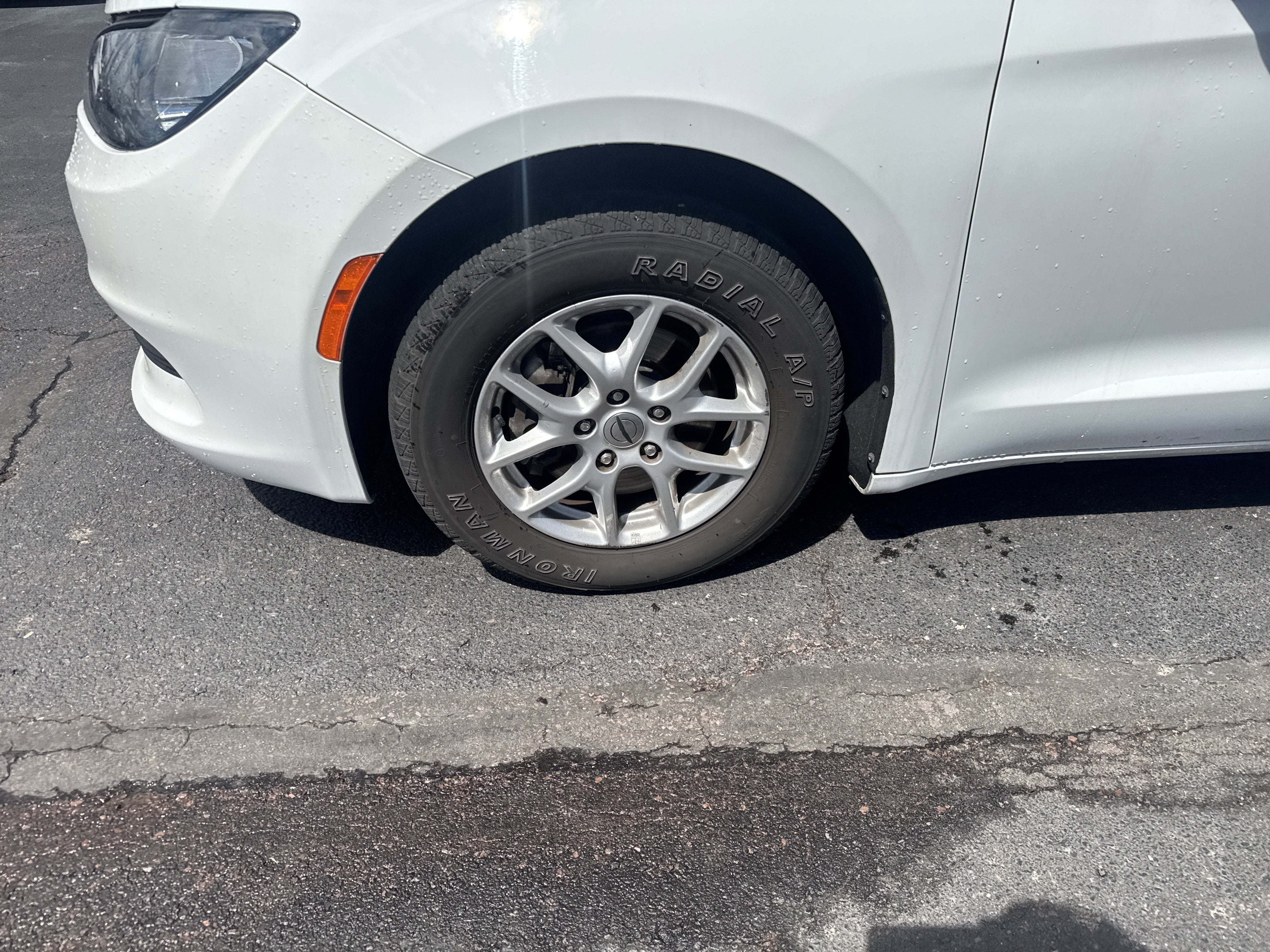 2023 Chrysler Voyager LX