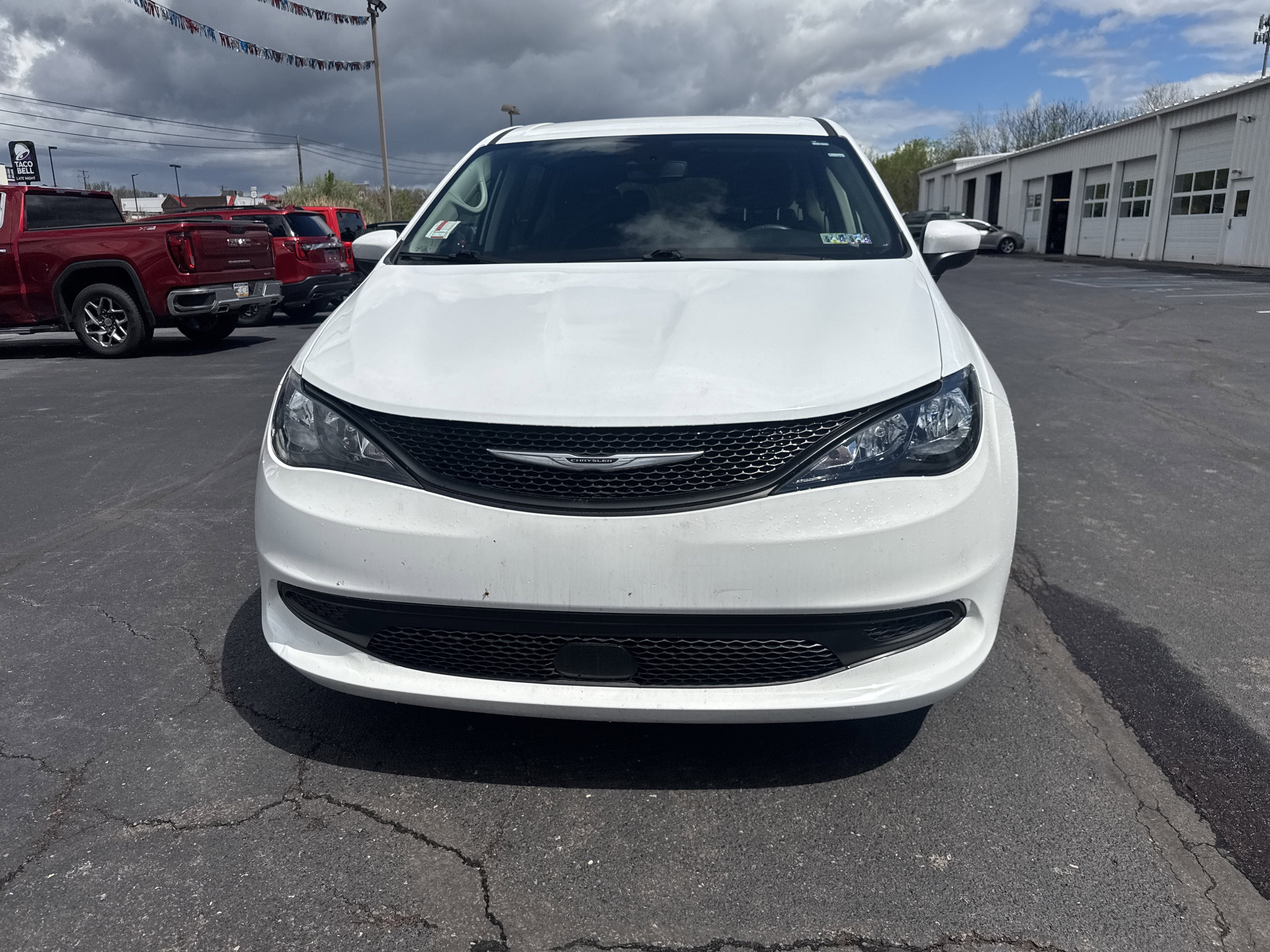 2023 Chrysler Voyager LX