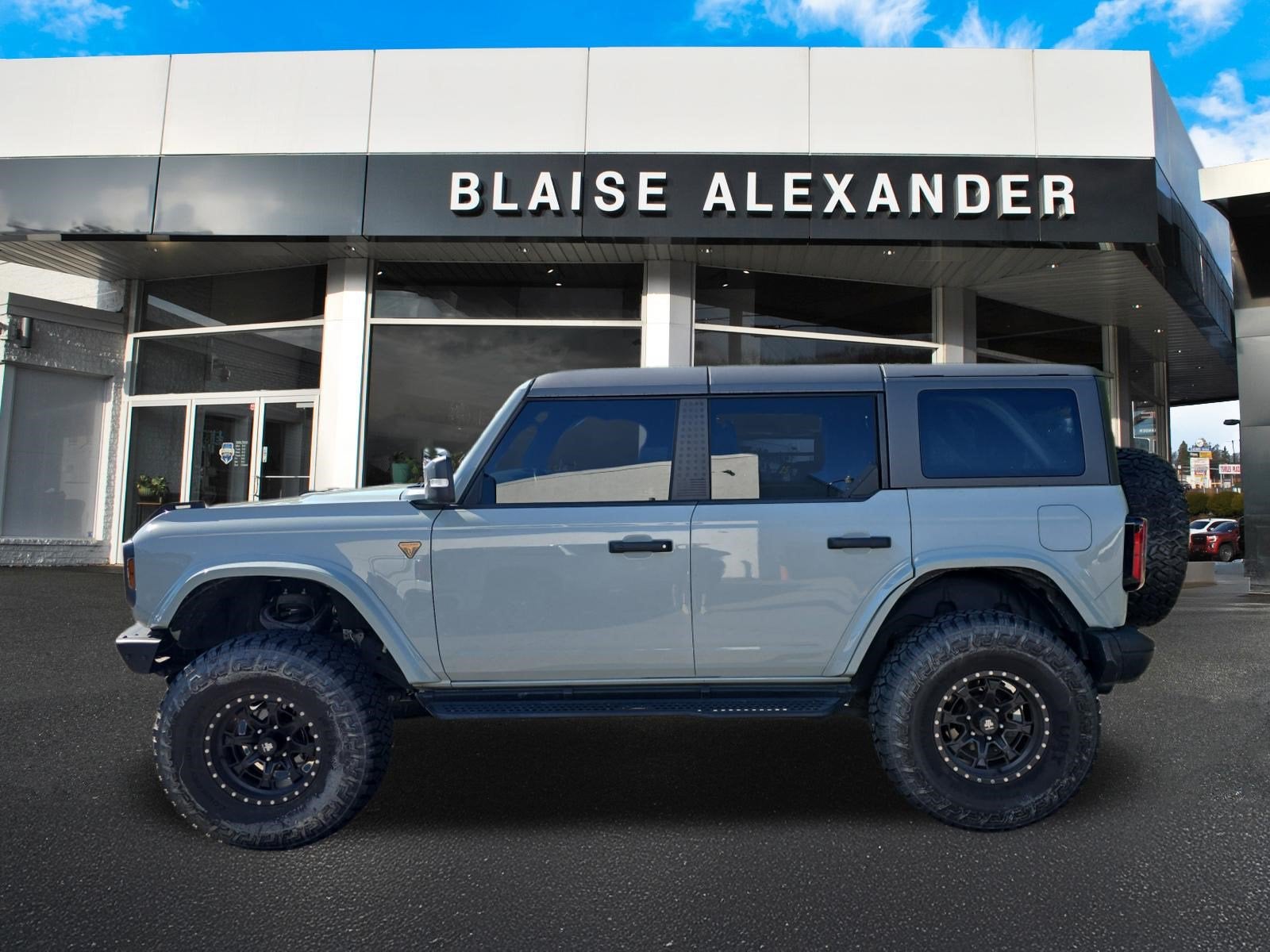 2023 Ford Bronco Base