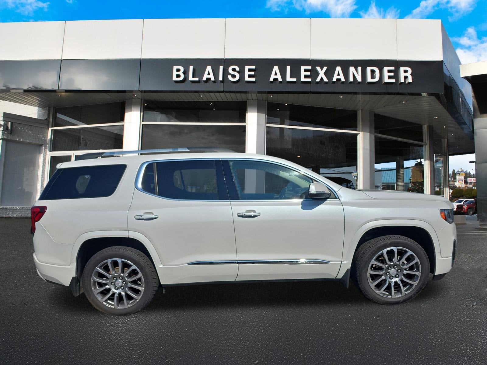 2023 GMC Acadia Denali