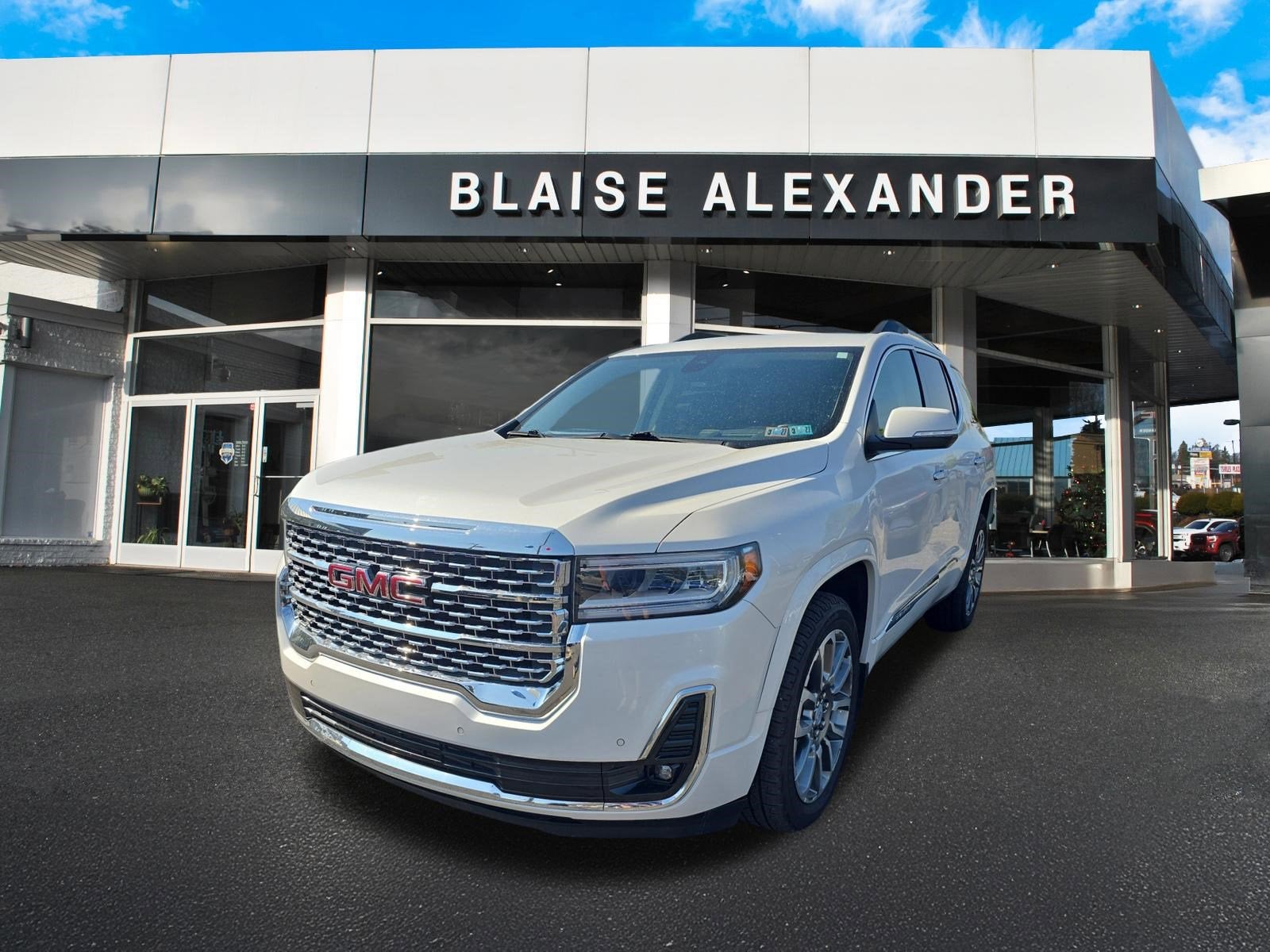 2023 GMC Acadia Denali
