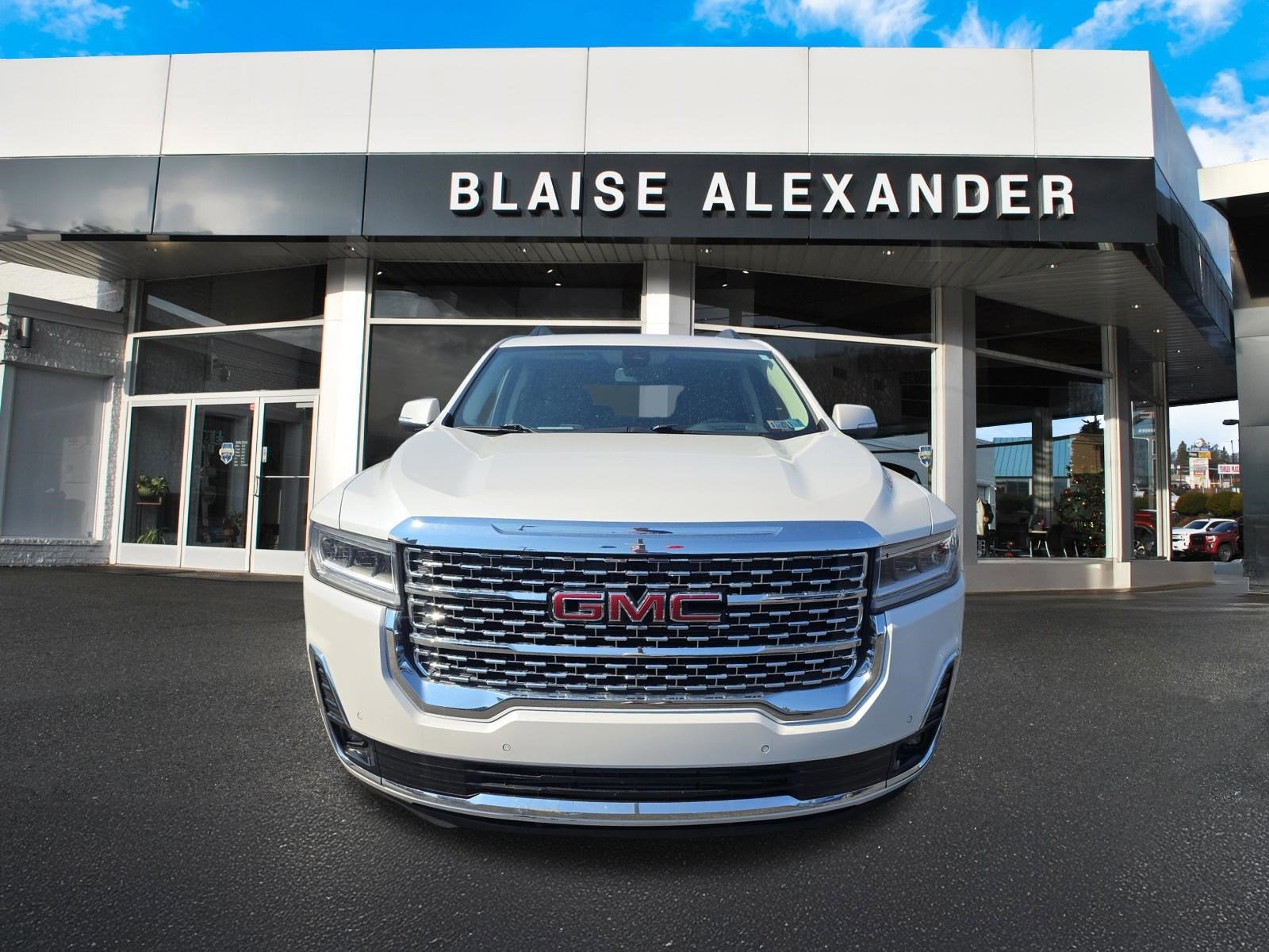 2023 GMC Acadia Denali