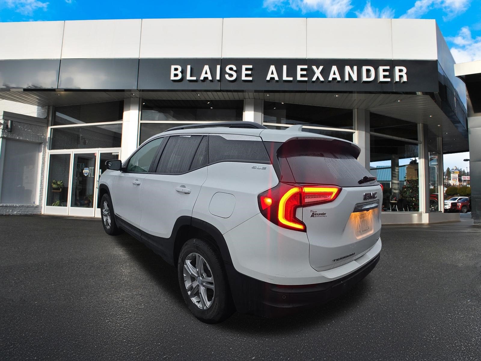2023 GMC Terrain SLE