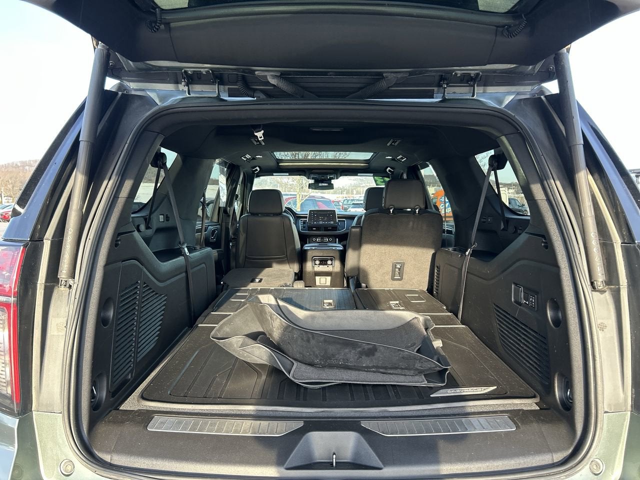 2023 Chevrolet Suburban RST