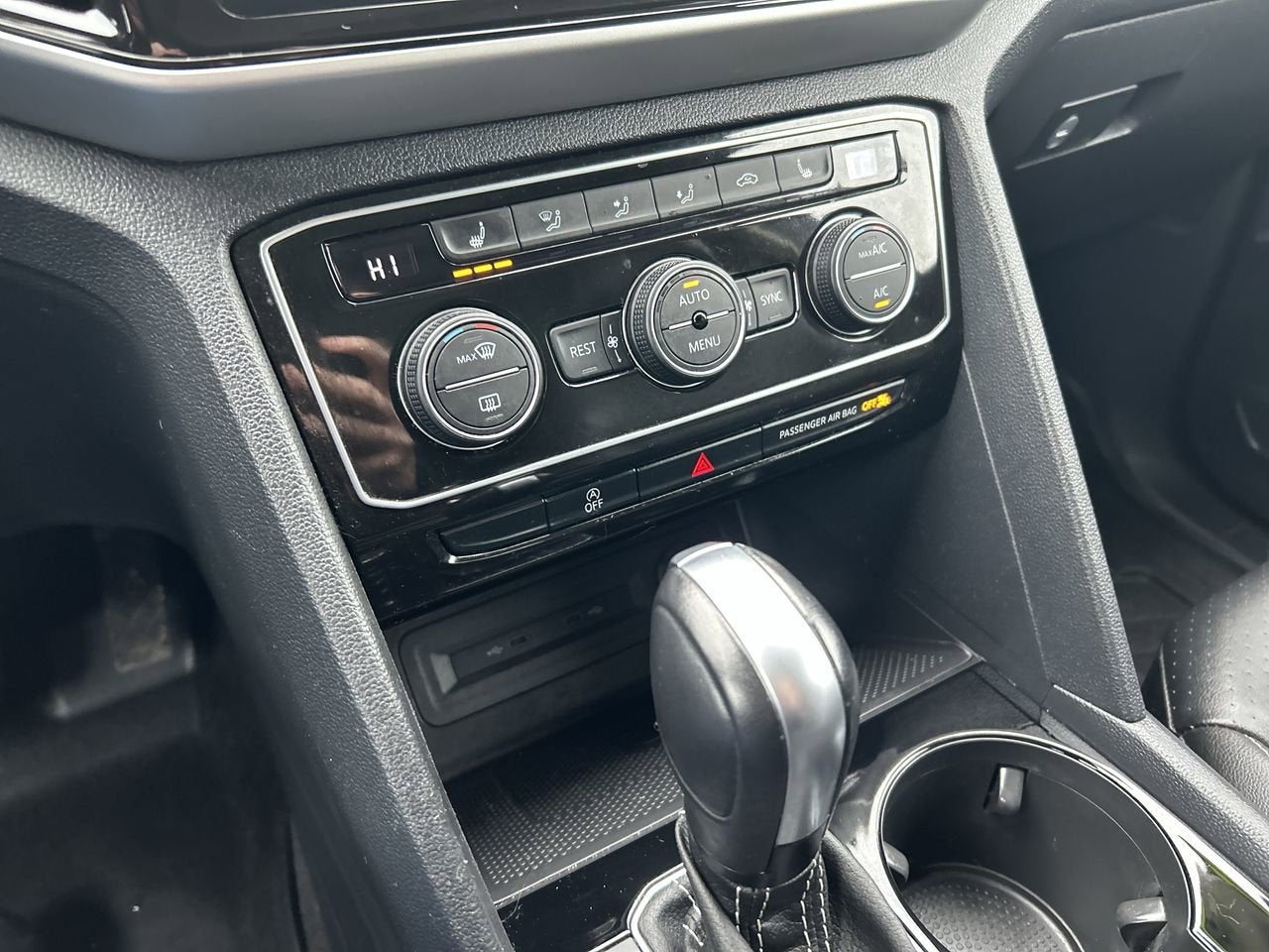 2022 Volkswagen Atlas 3.6L V6 SE w/Technology