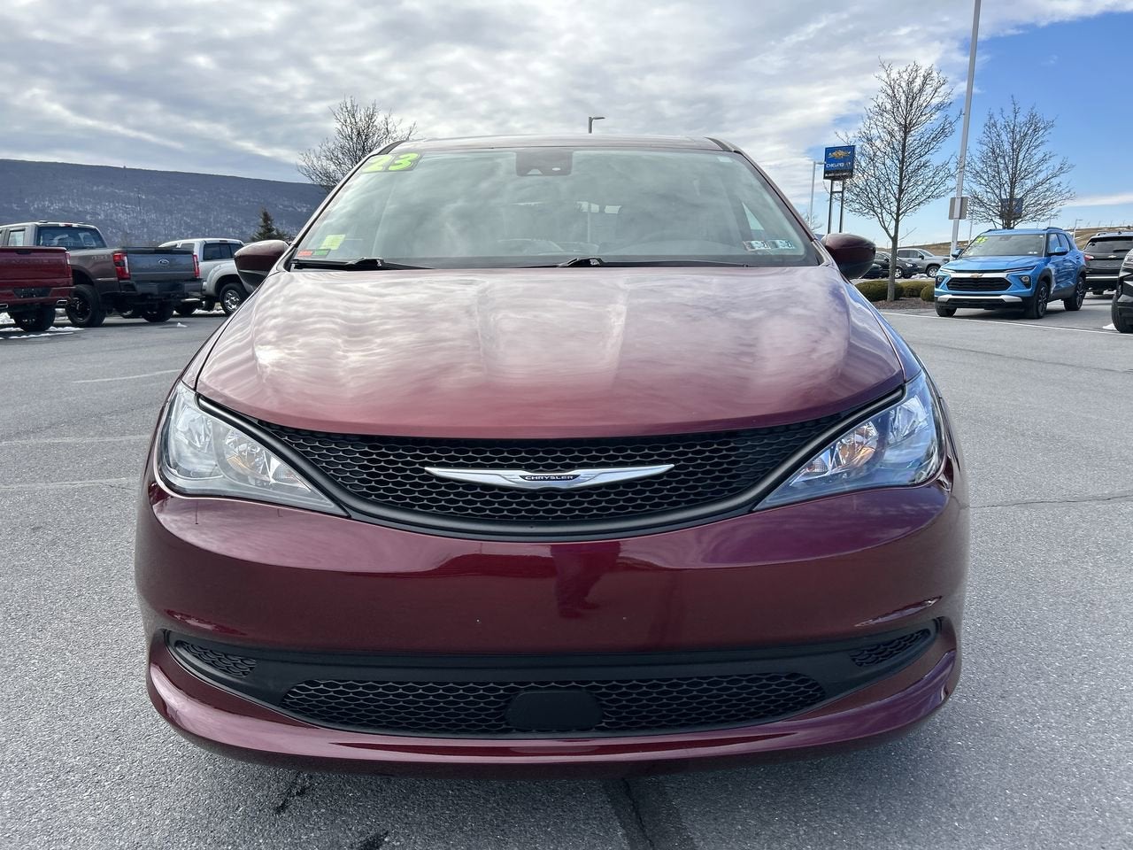 2023 Chrysler Voyager LX
