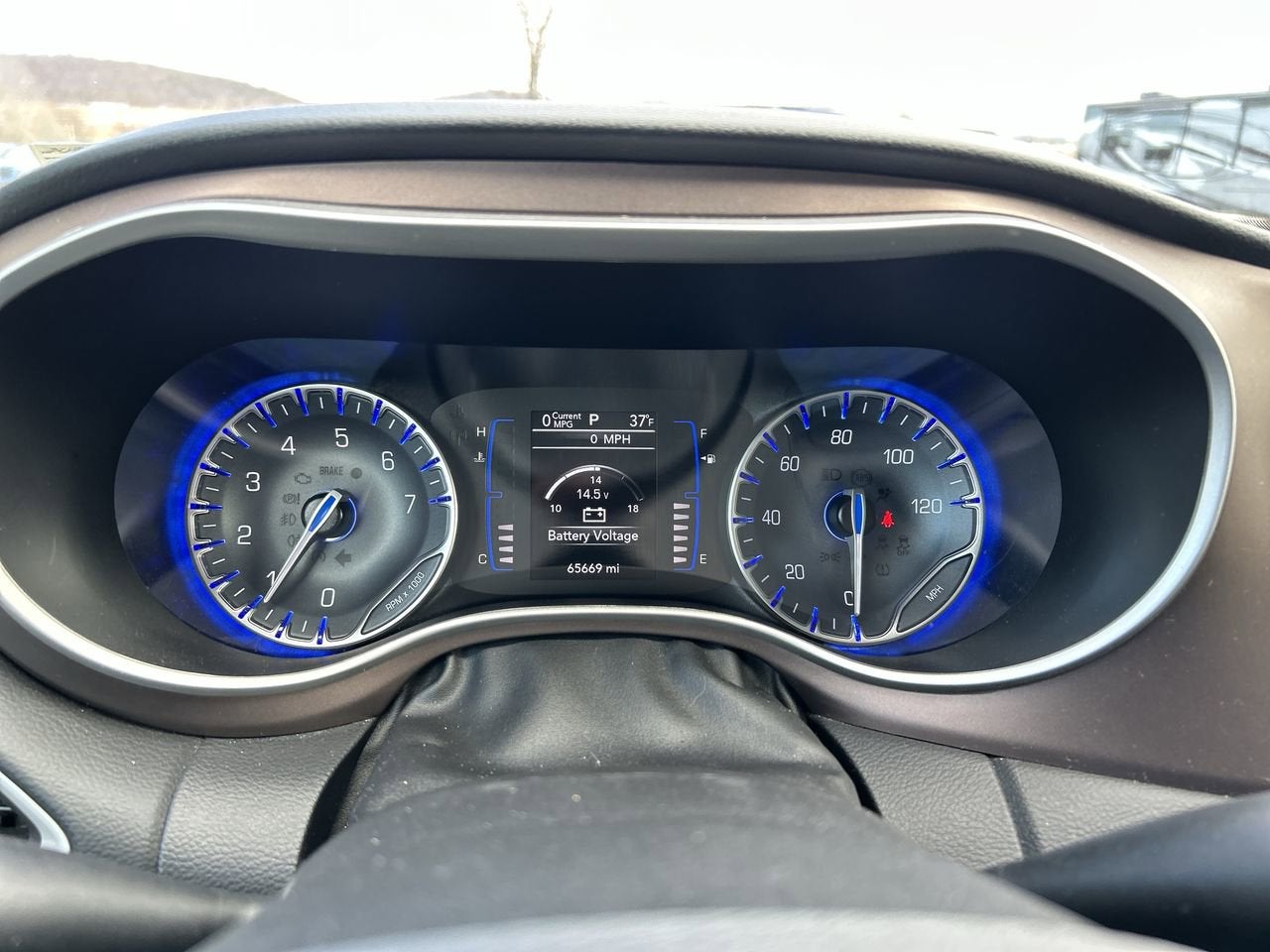 2023 Chrysler Voyager LX