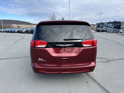 2023 Chrysler Voyager LX