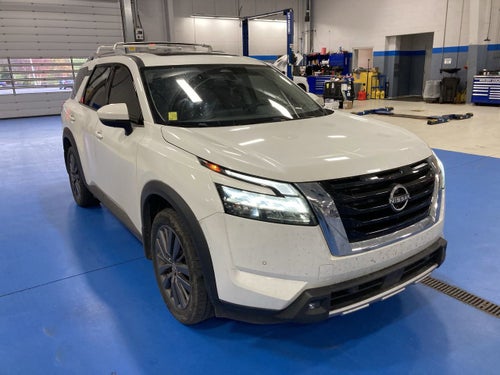 2022 Nissan Pathfinder SL
