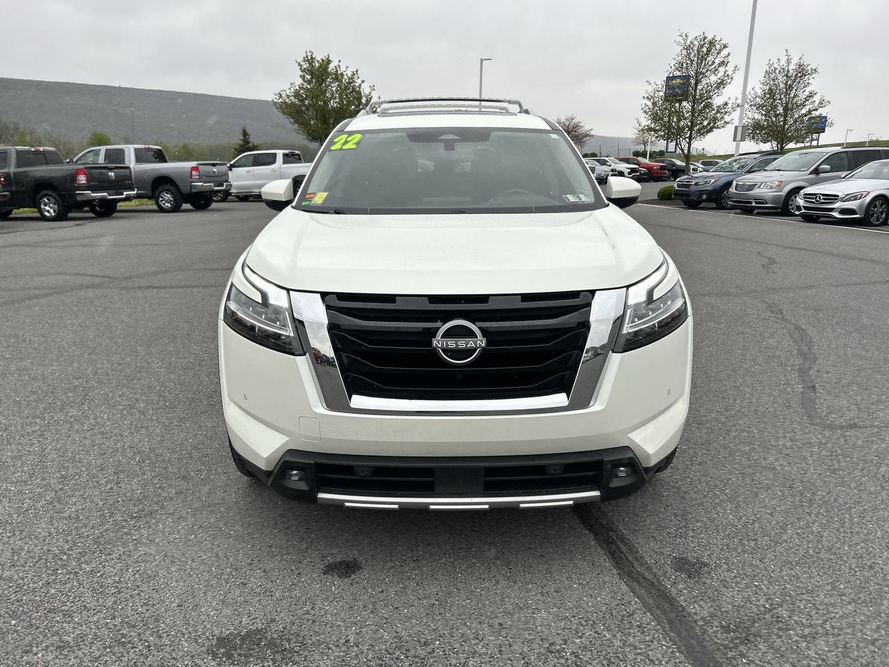 2022 Nissan Pathfinder SL