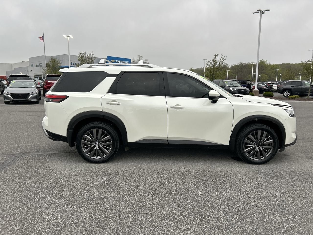 2022 Nissan Pathfinder SL