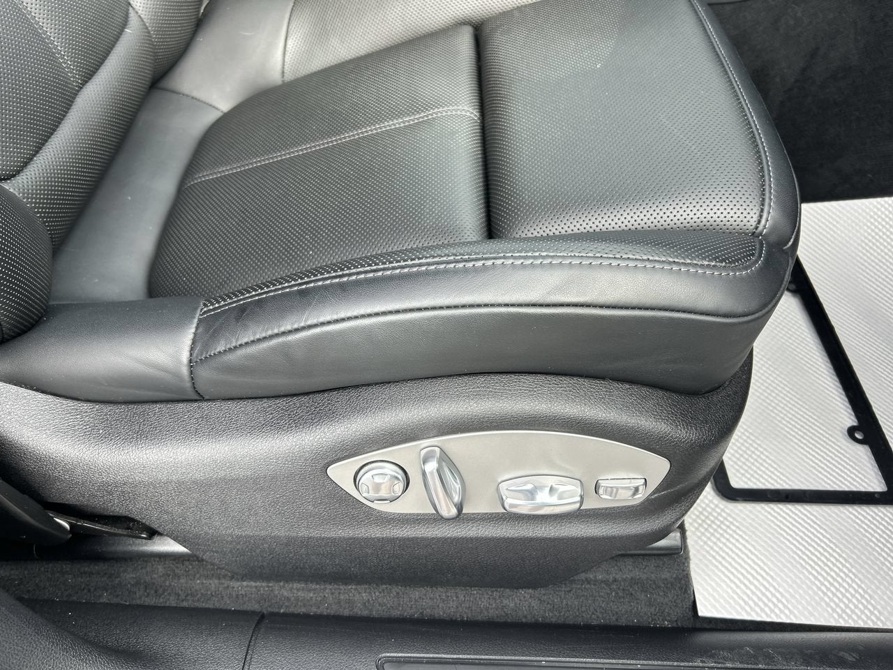 2025 Porsche Macan 4DR AWD