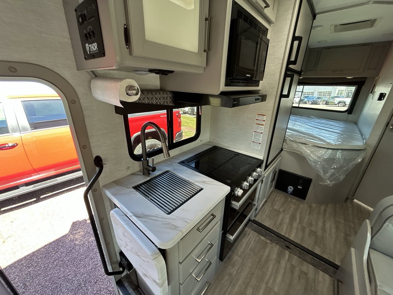 2024 THOR QUANTUM Van 159"