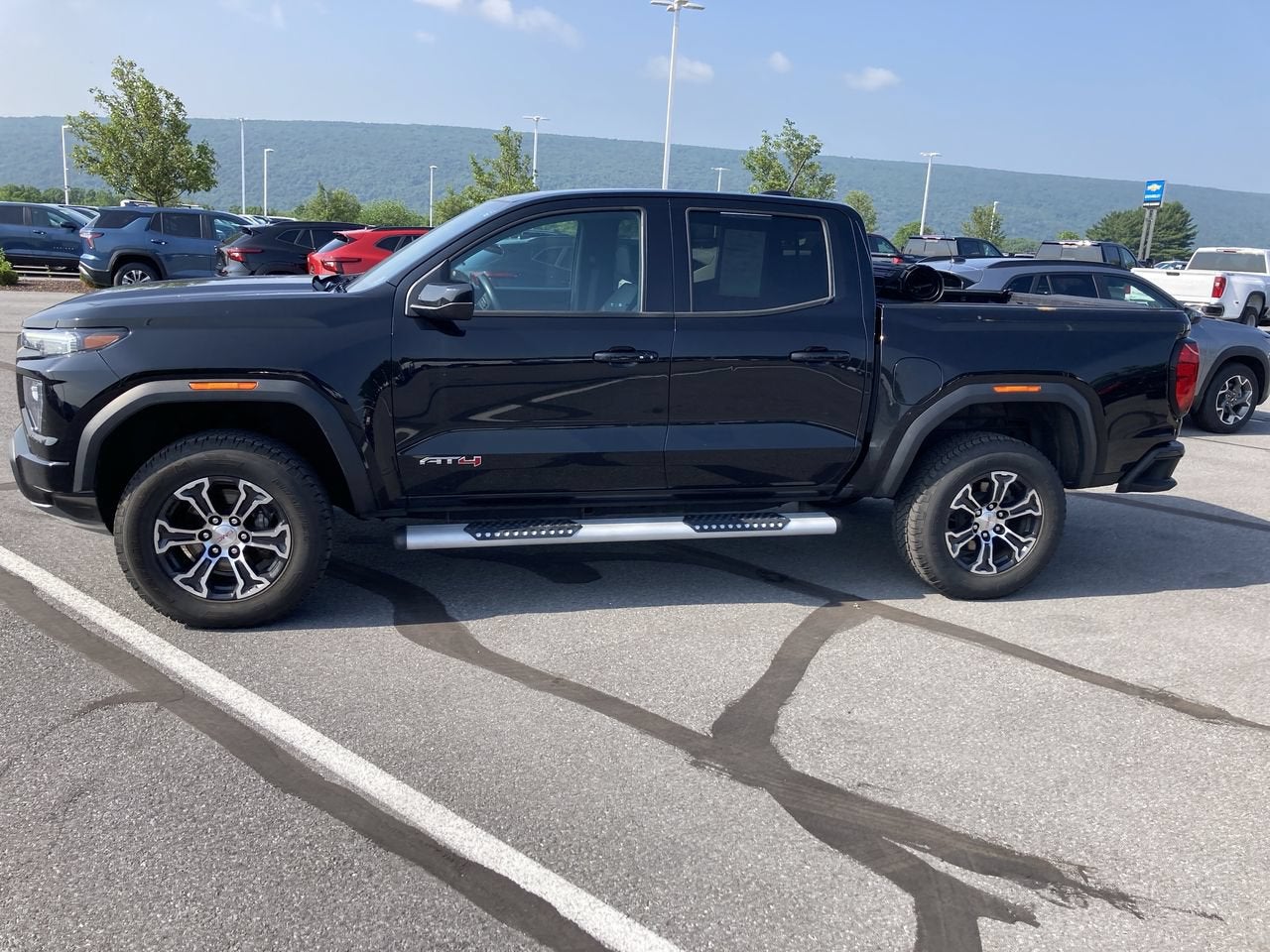 2023 GMC Canyon 4WD AT4
