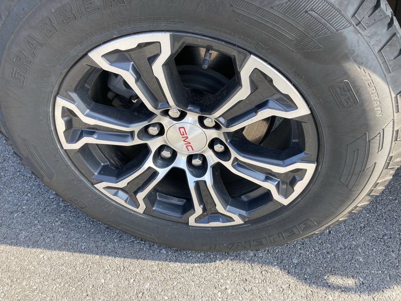 2023 GMC Canyon 4WD AT4