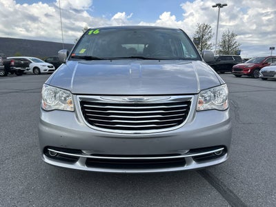 2016 Chrysler Town & Country Touring