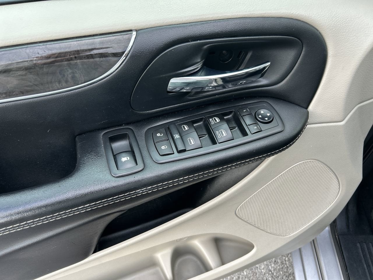 2016 Chrysler Town & Country Touring