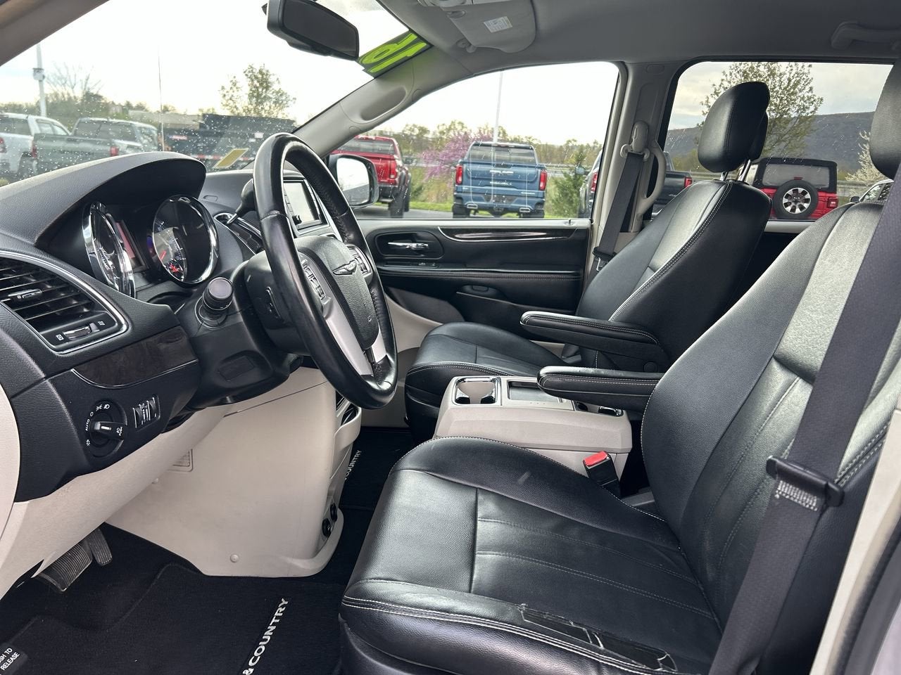 2016 Chrysler Town & Country Touring