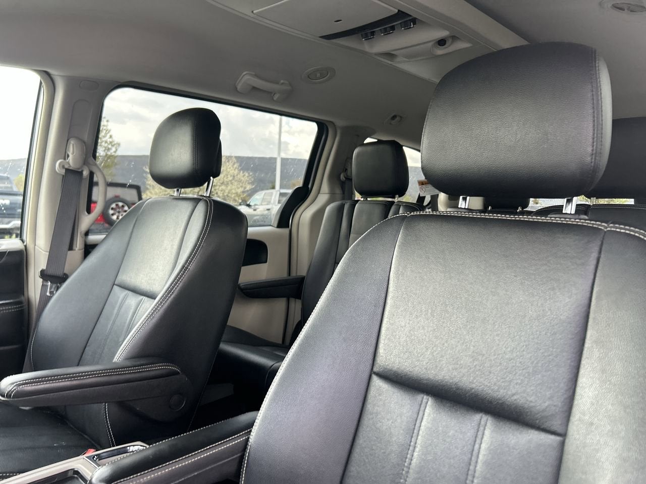 2016 Chrysler Town & Country Touring