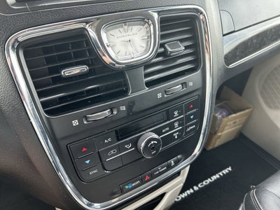 2016 Chrysler Town & Country Touring