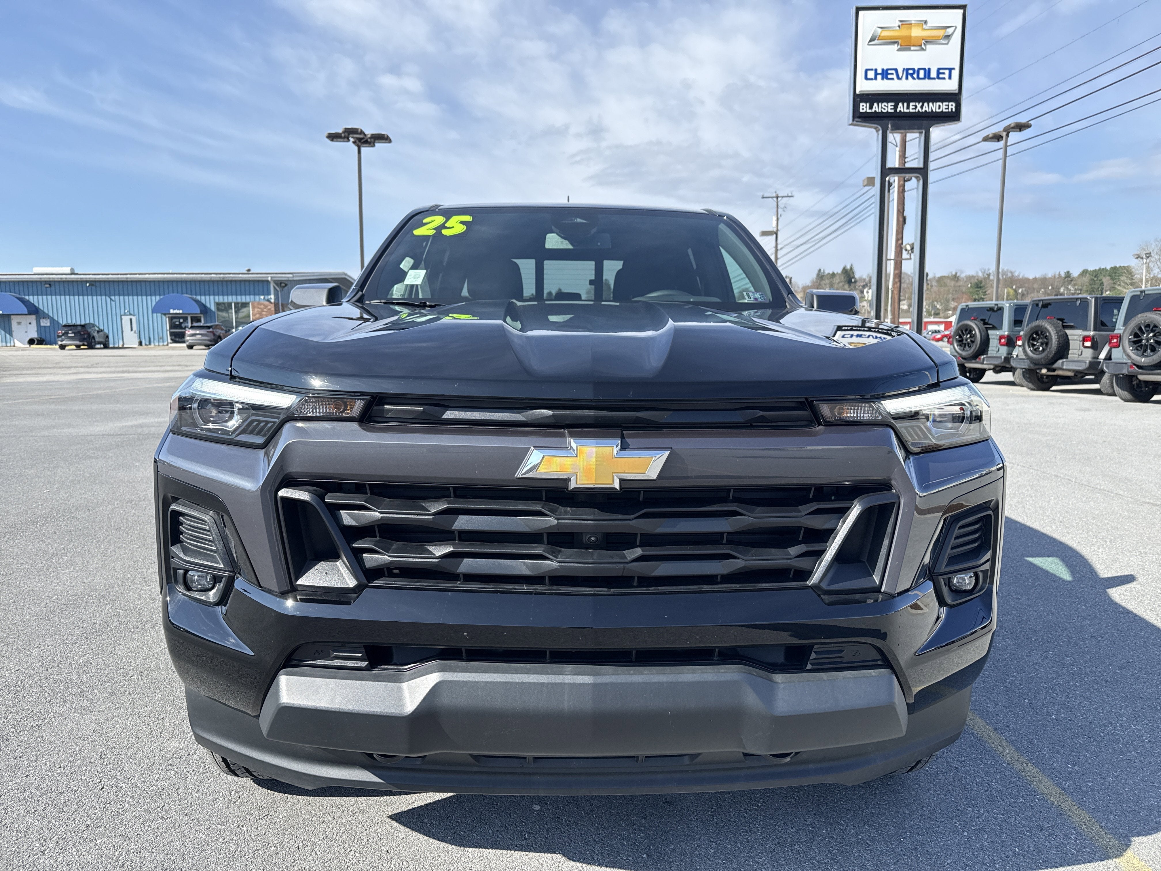 2025 Chevrolet Colorado WT/LT