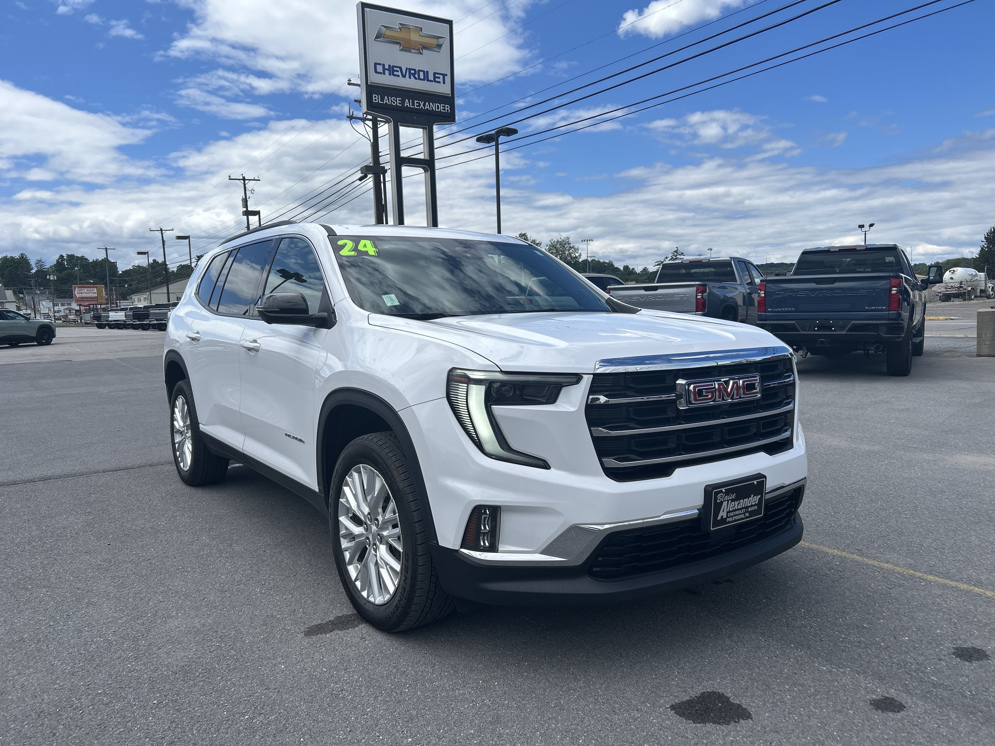 2024 GMC Acadia Elevation