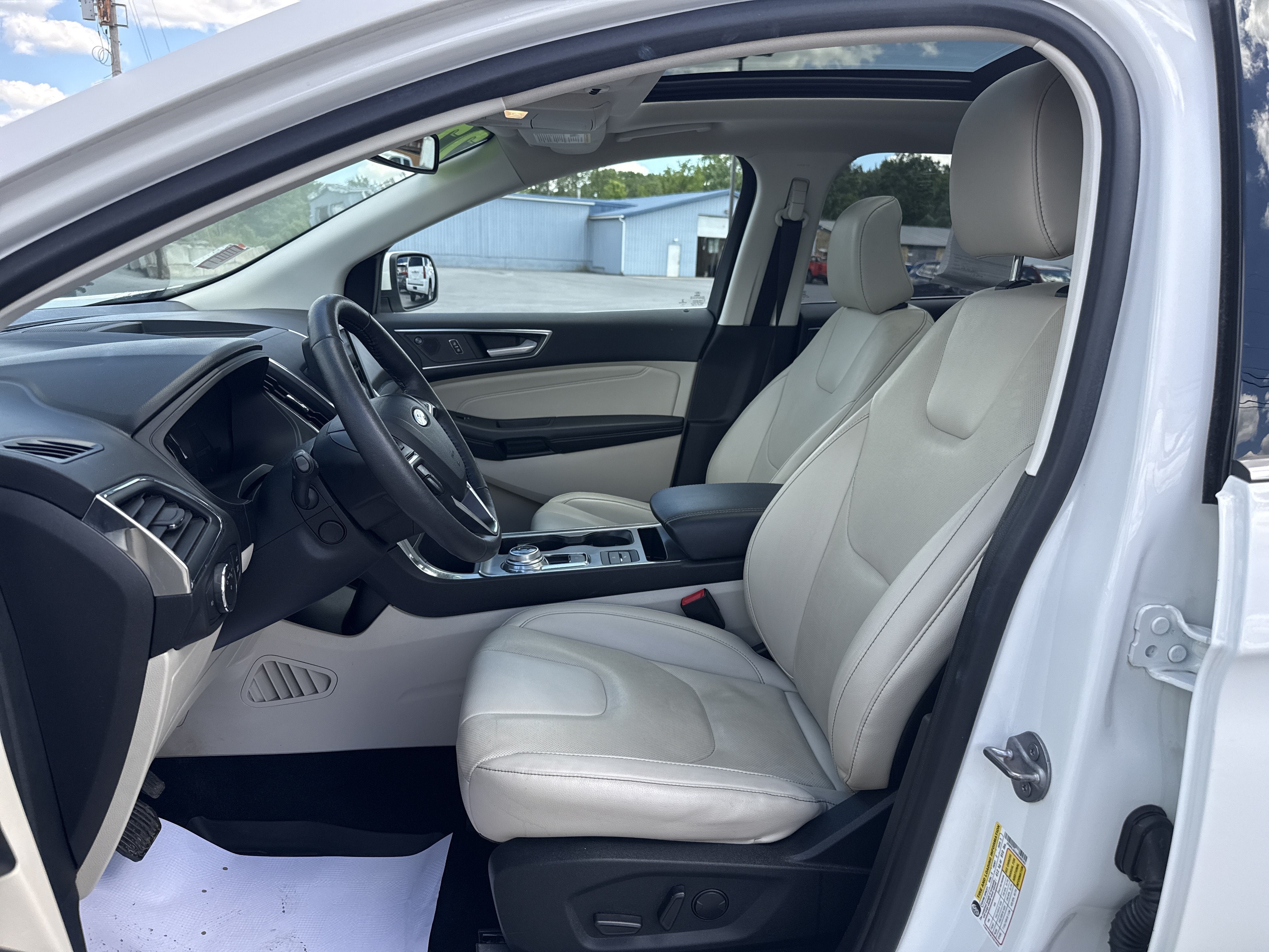2022 Ford Edge Titanium