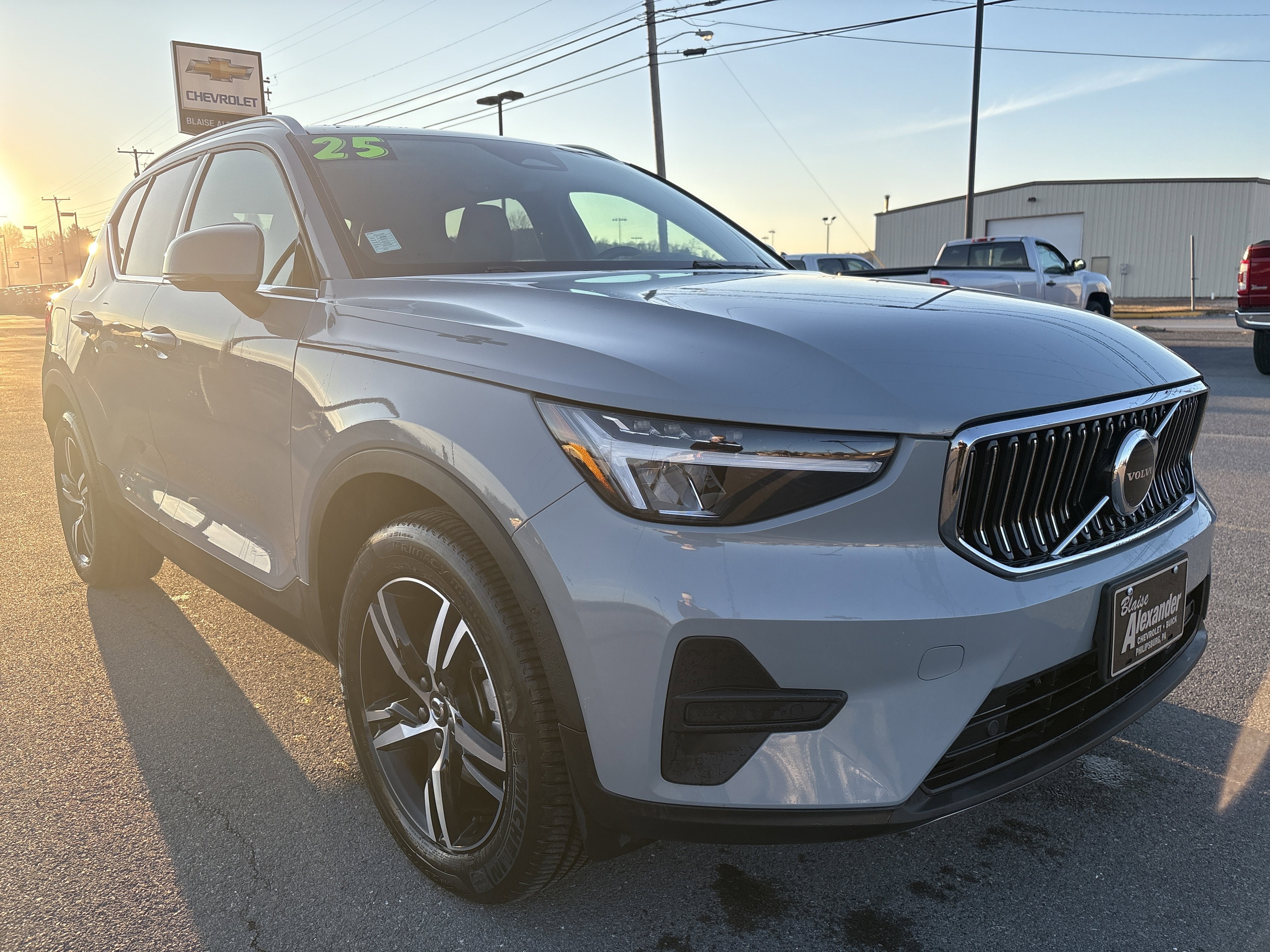 2025 Volvo XC40 Core Bright Theme