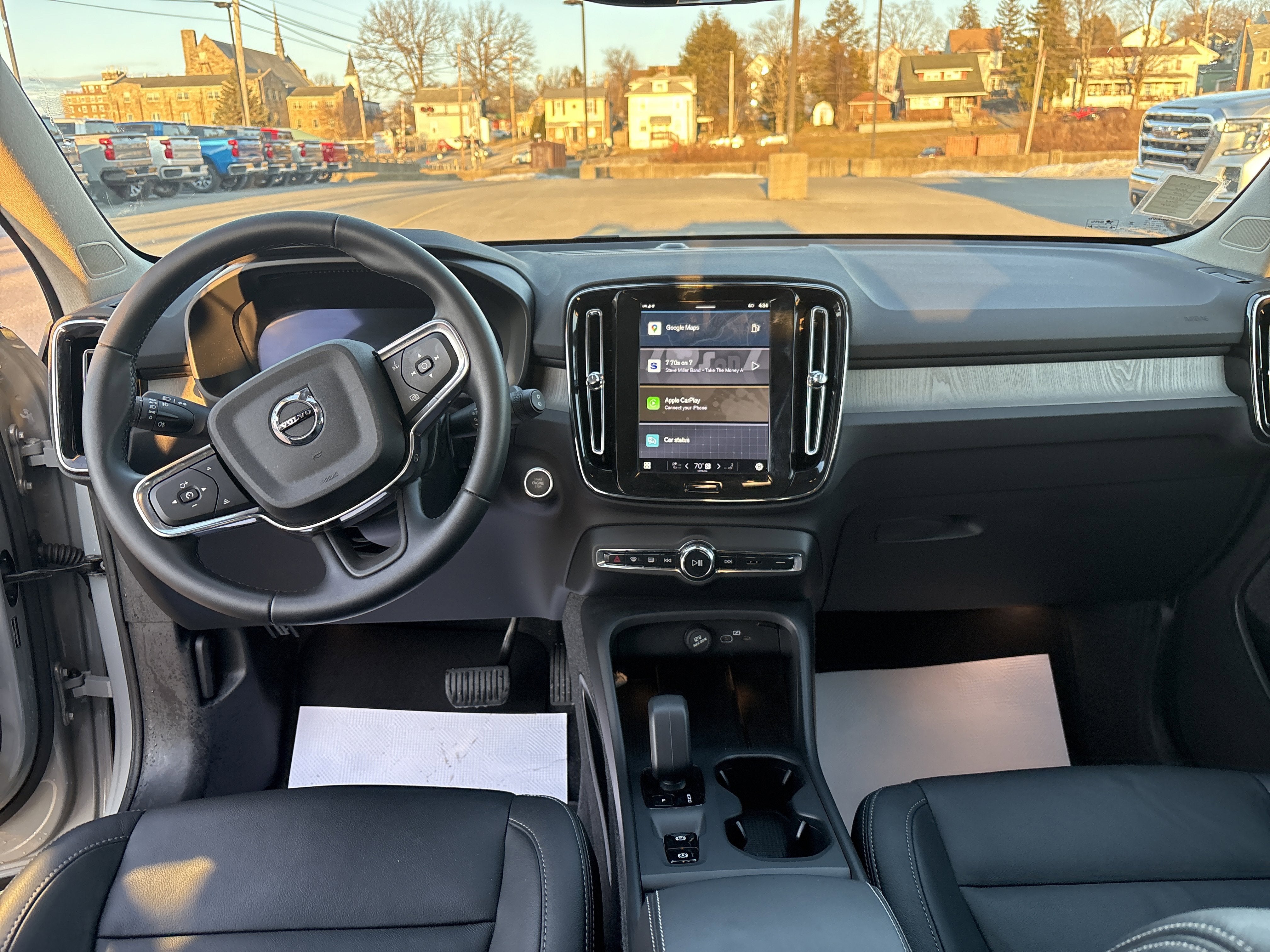 2025 Volvo XC40 Core Bright Theme