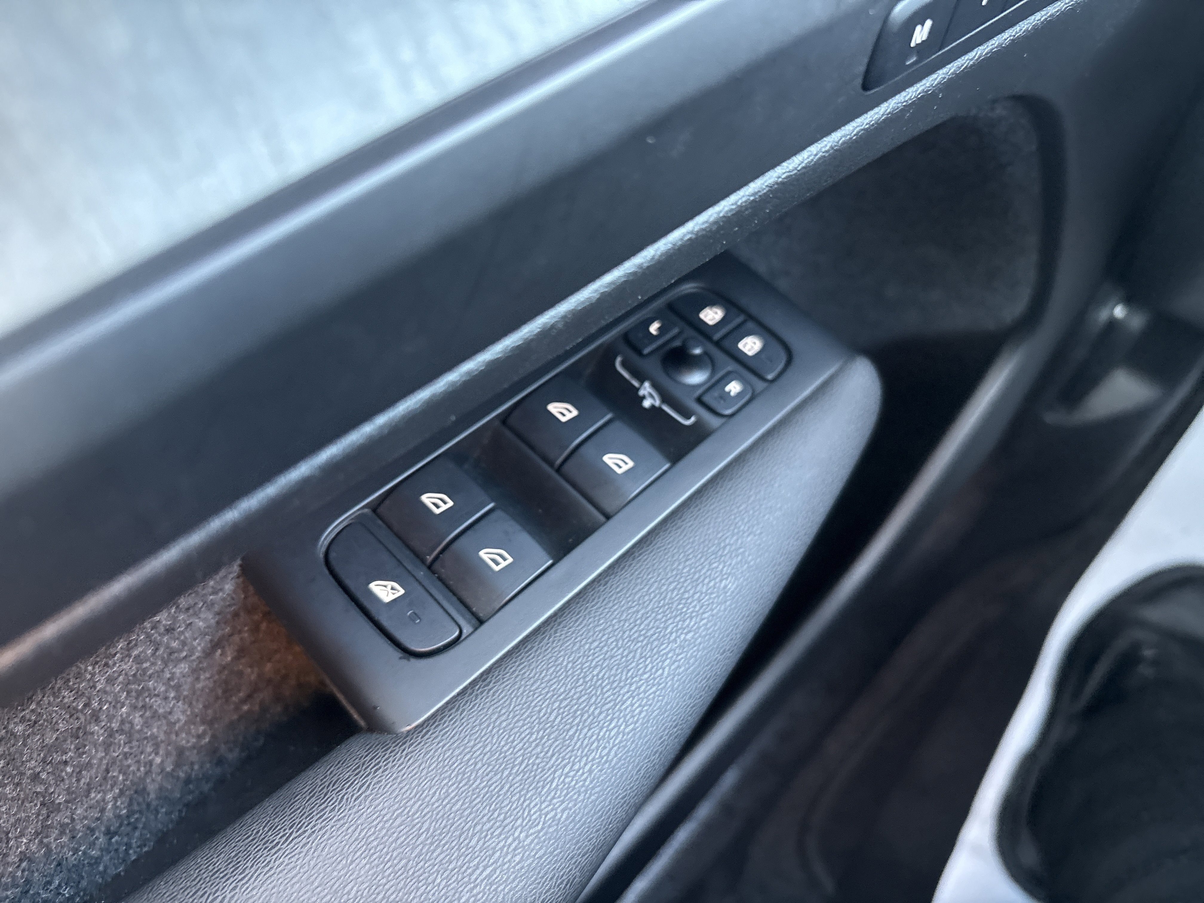 2025 Volvo XC40 Core Bright Theme