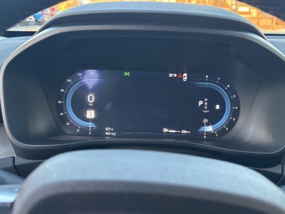 2025 Volvo XC40 Core Bright Theme