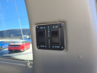 2021 Chevrolet Express Passenger 2500 1LS