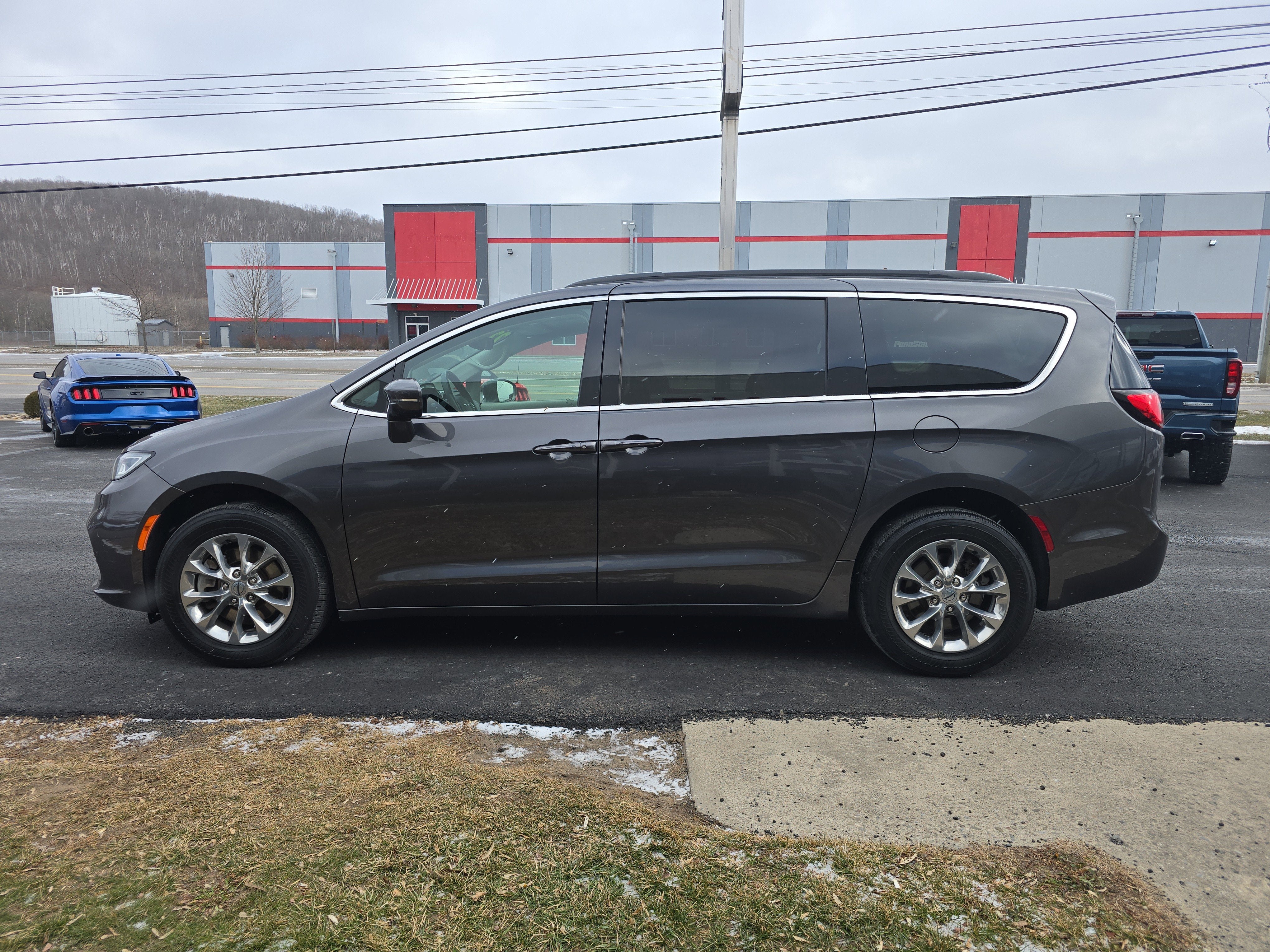 2022 Chrysler Pacifica Touring L