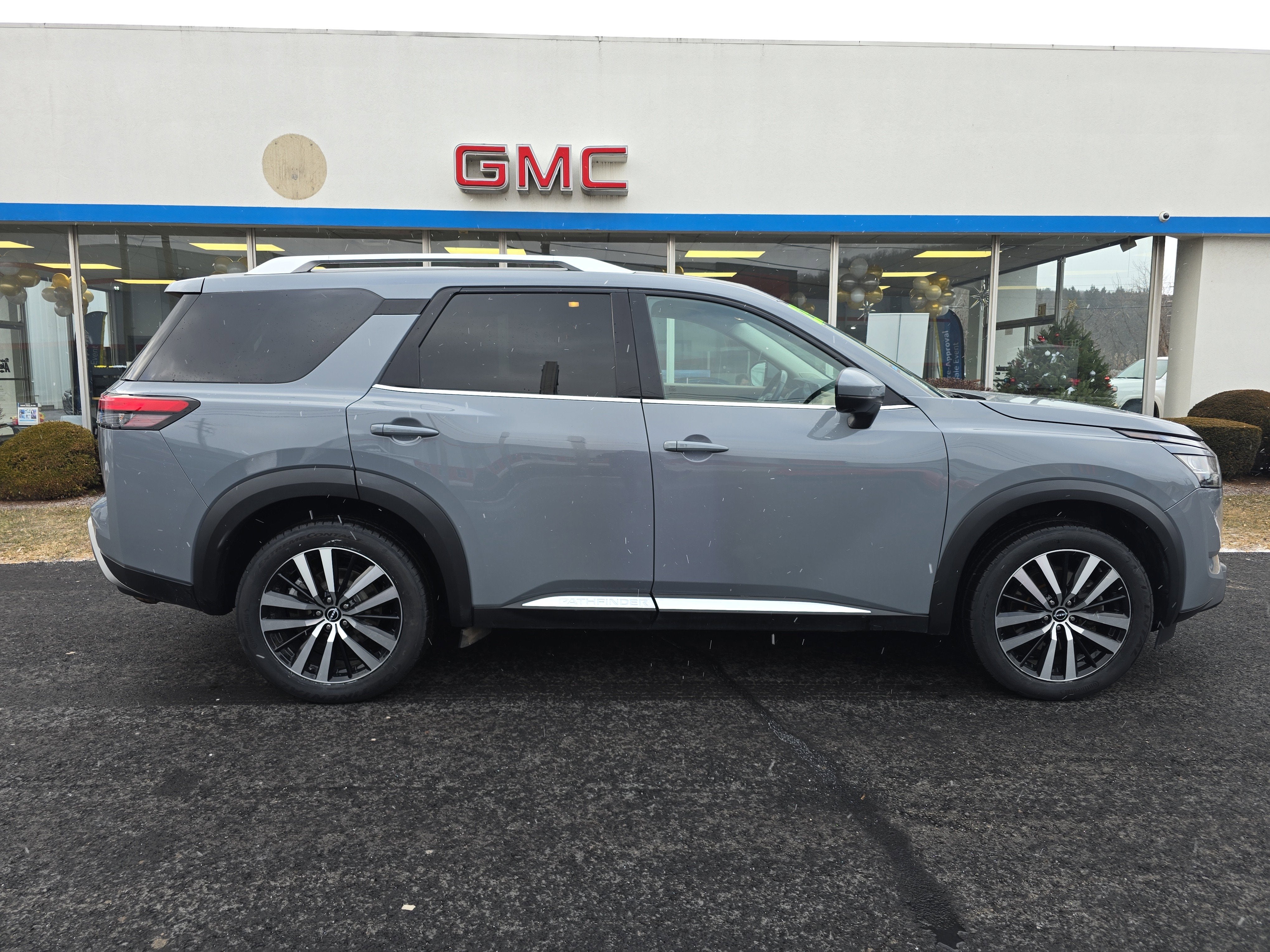 2023 Nissan Pathfinder Platinum