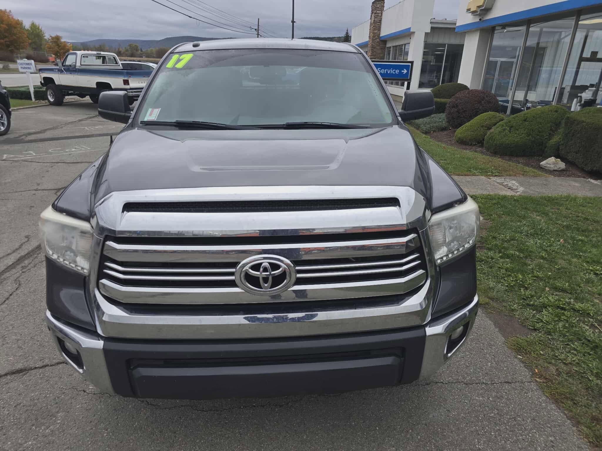 2017 Toyota Tundra 4WD SR5
