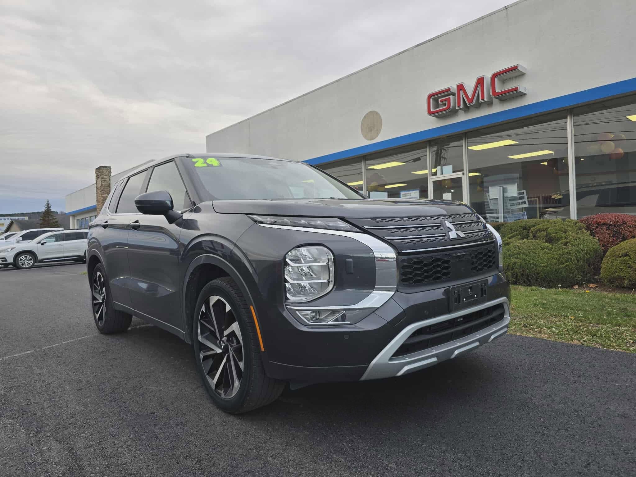 2024 Mitsubishi Outlander SE