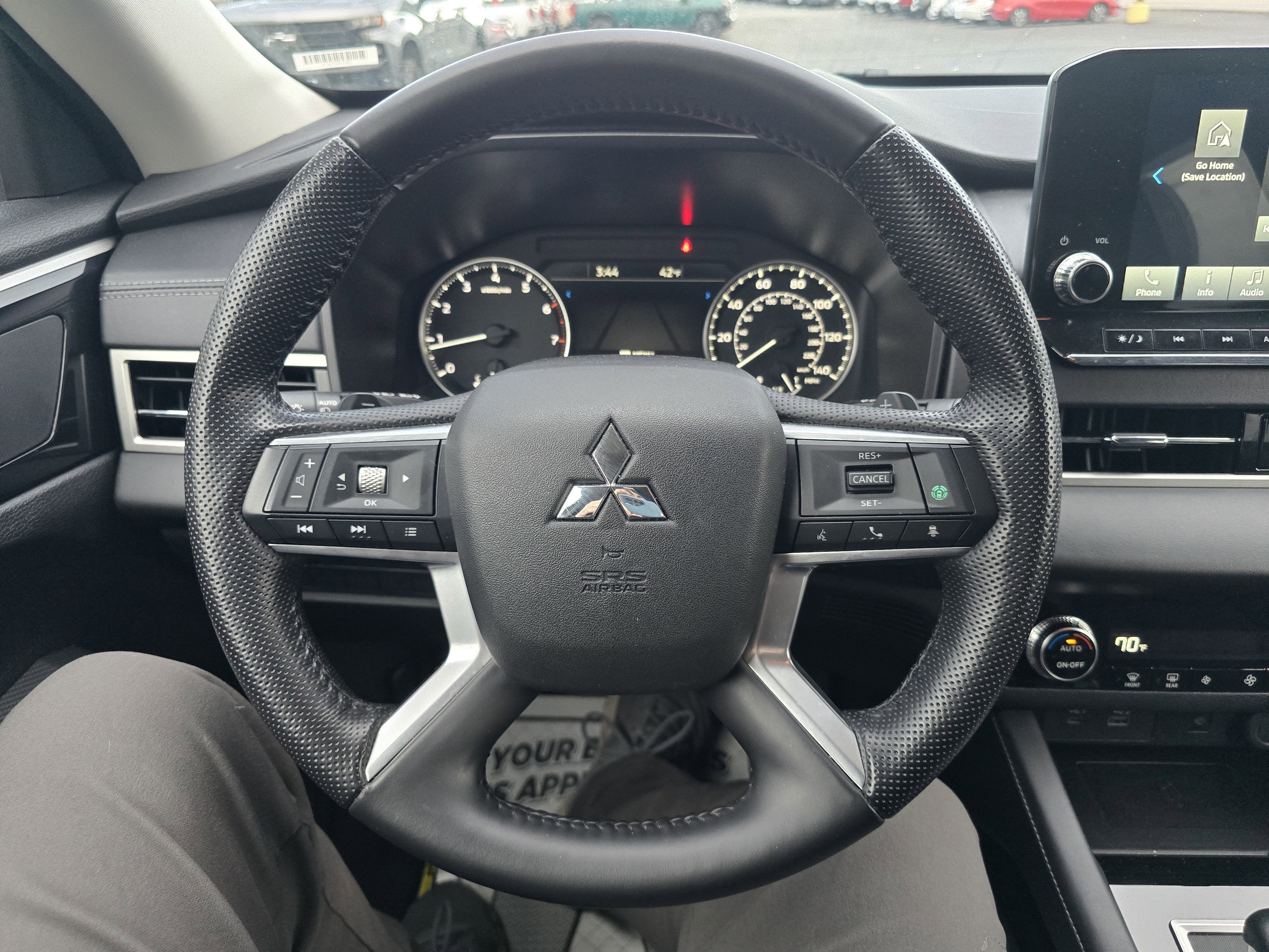 2024 Mitsubishi Outlander SE