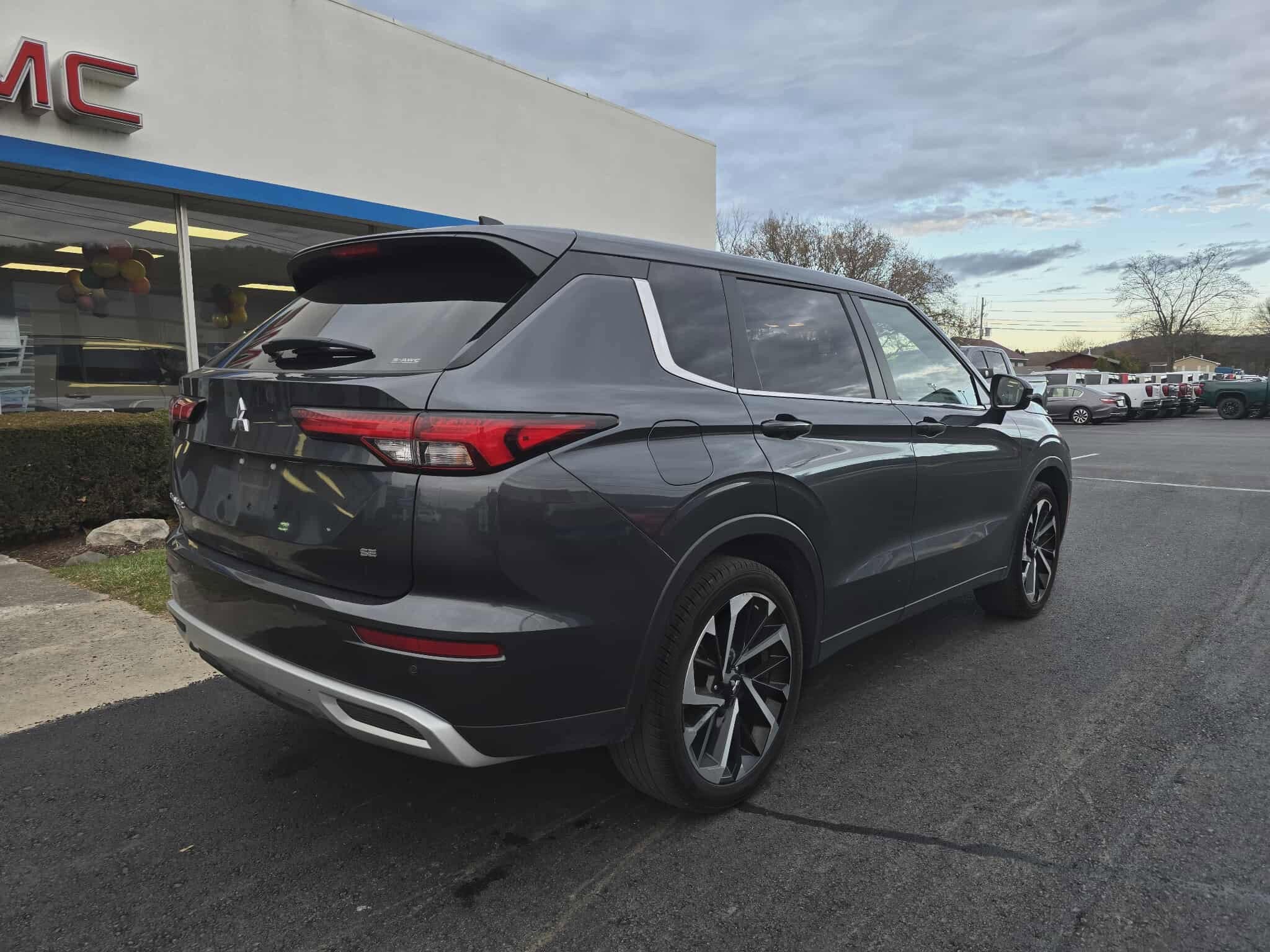 2024 Mitsubishi Outlander SE