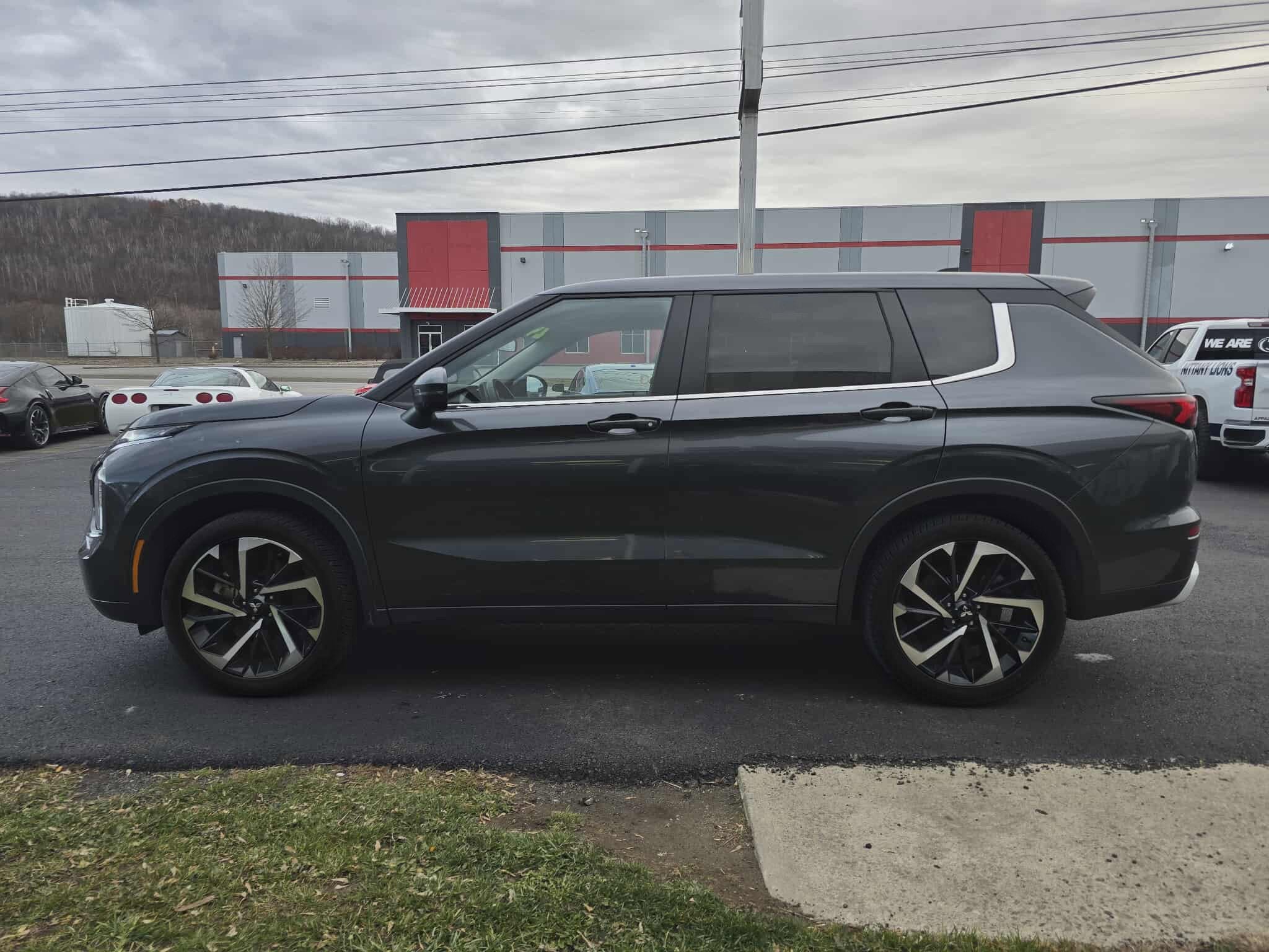 2024 Mitsubishi Outlander SE