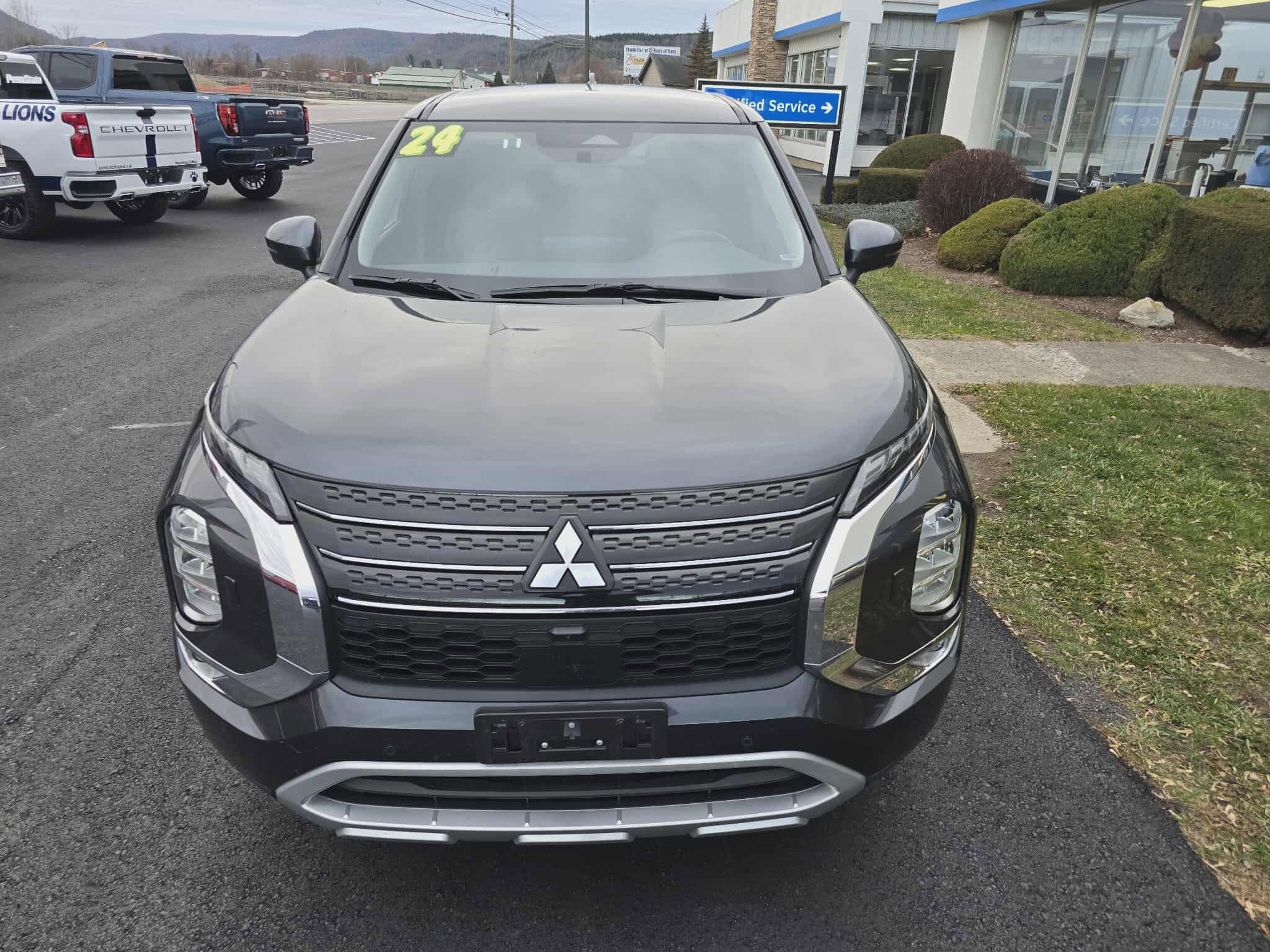 2024 Mitsubishi Outlander SE