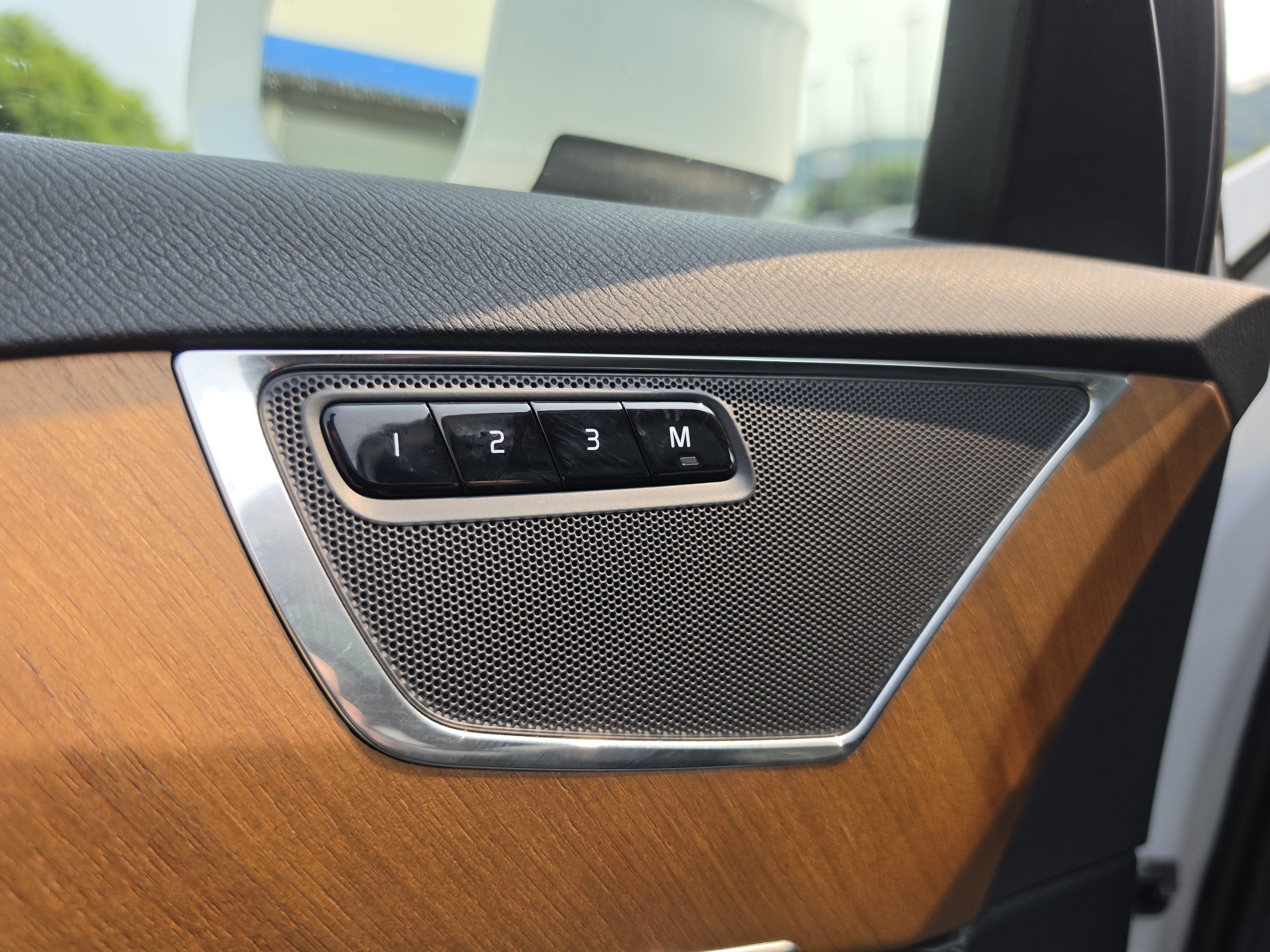 2024 Volvo XC90 Plus Bright Theme