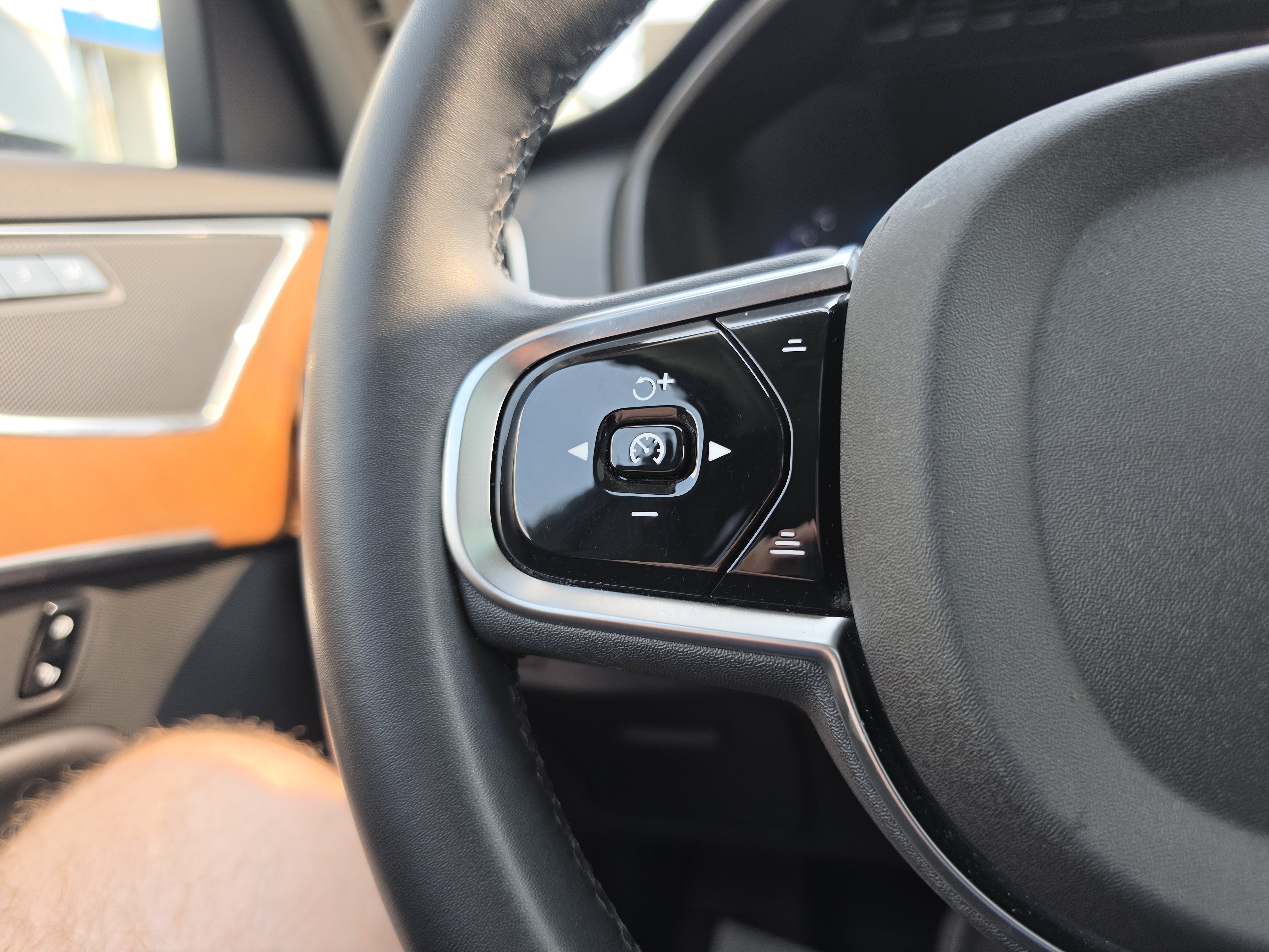 2024 Volvo XC90 Plus Bright Theme