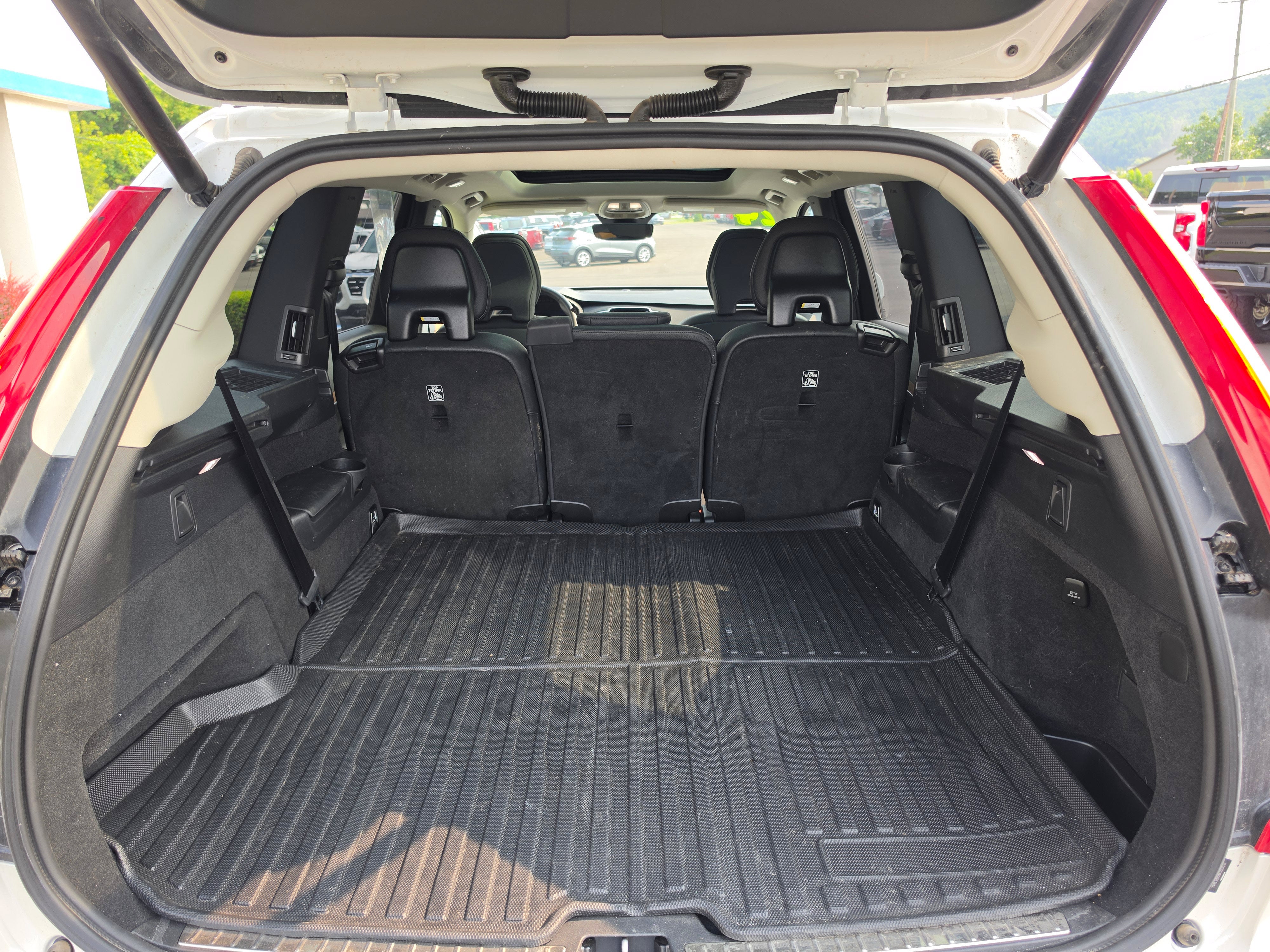 2024 Volvo XC90 Plus Bright Theme