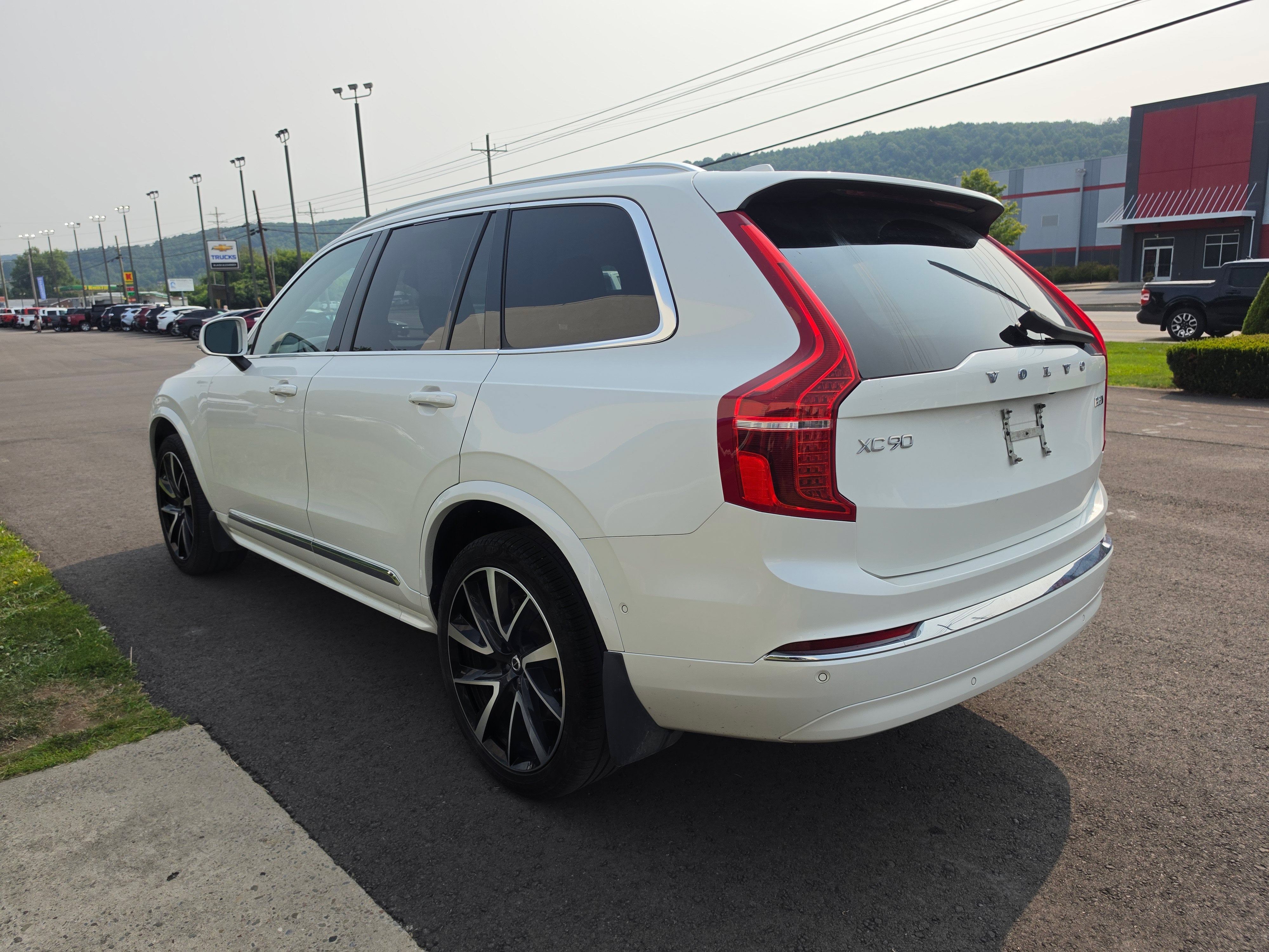 2024 Volvo XC90 Plus Bright Theme